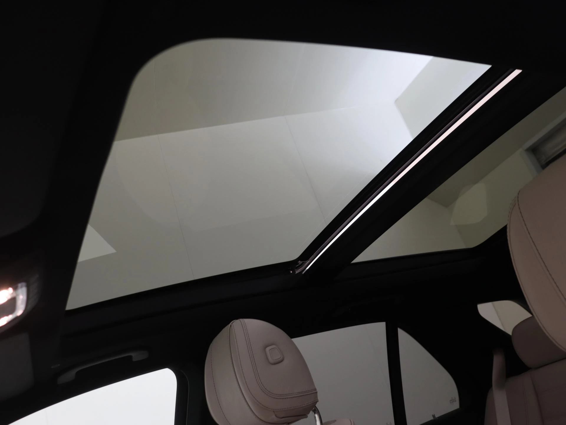 Mercedes-Benz-GLE-image-28