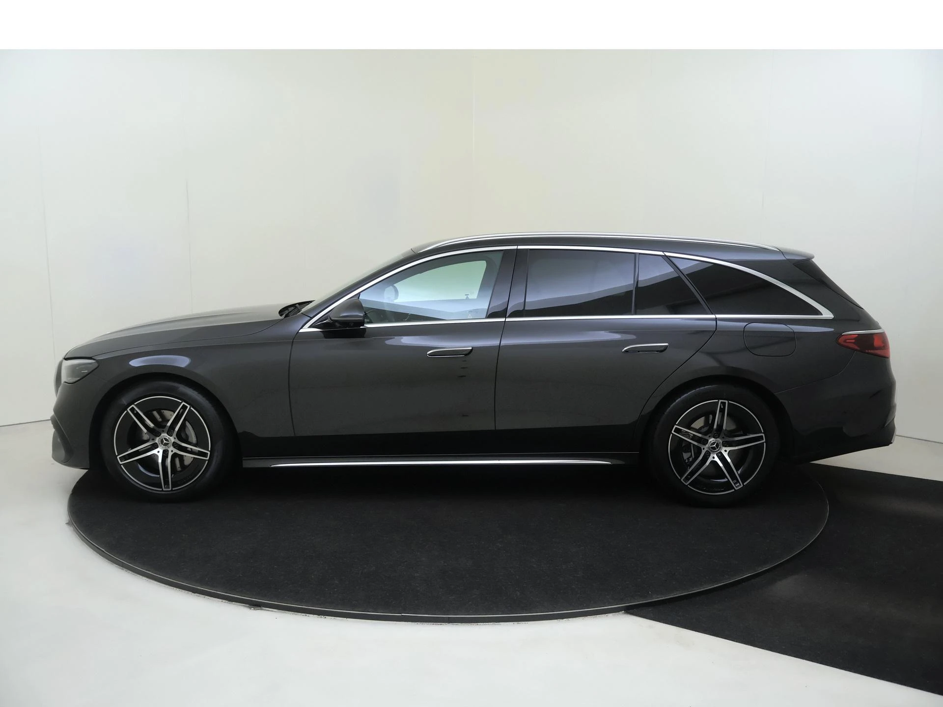 Mercedes-Benz-E-Klasse-image-7