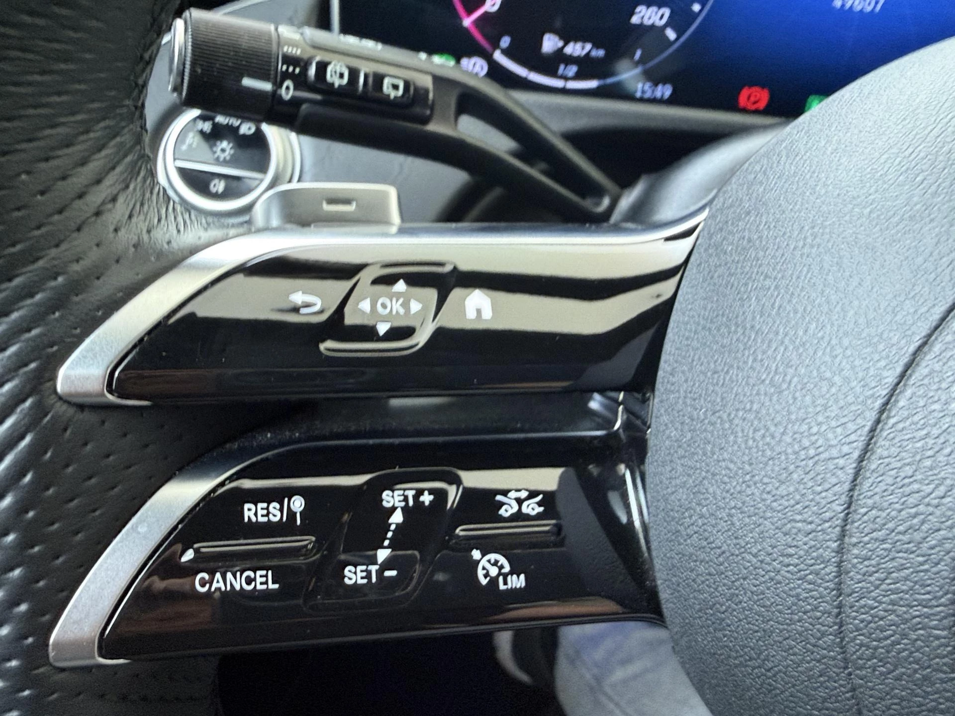 Mercedes-Benz-E-Klasse-image-12