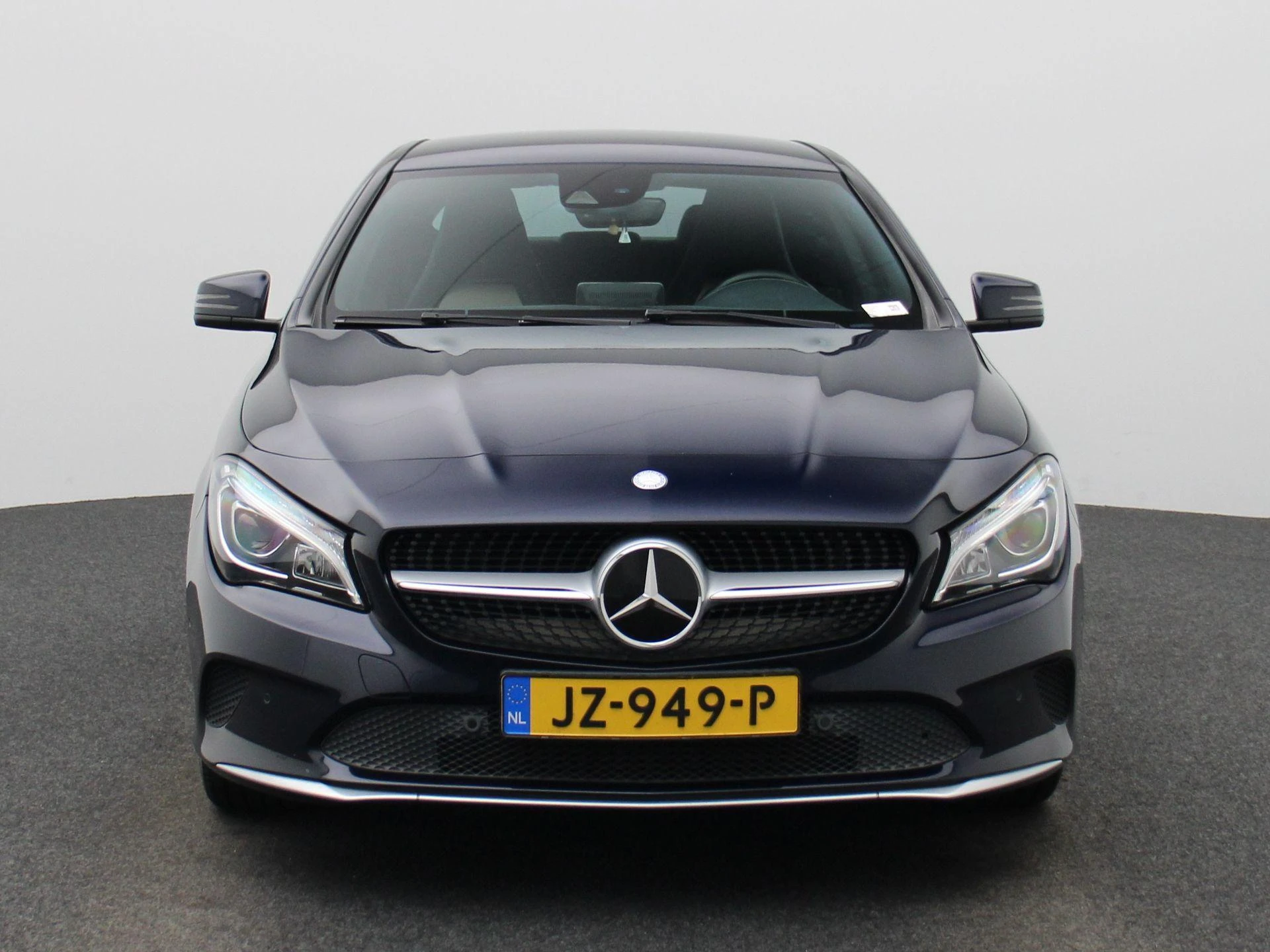 Mercedes-Benz-CLA-image-2
