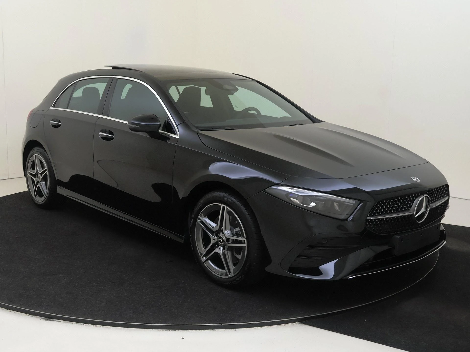 Mercedes-Benz-A-Klasse-image-2