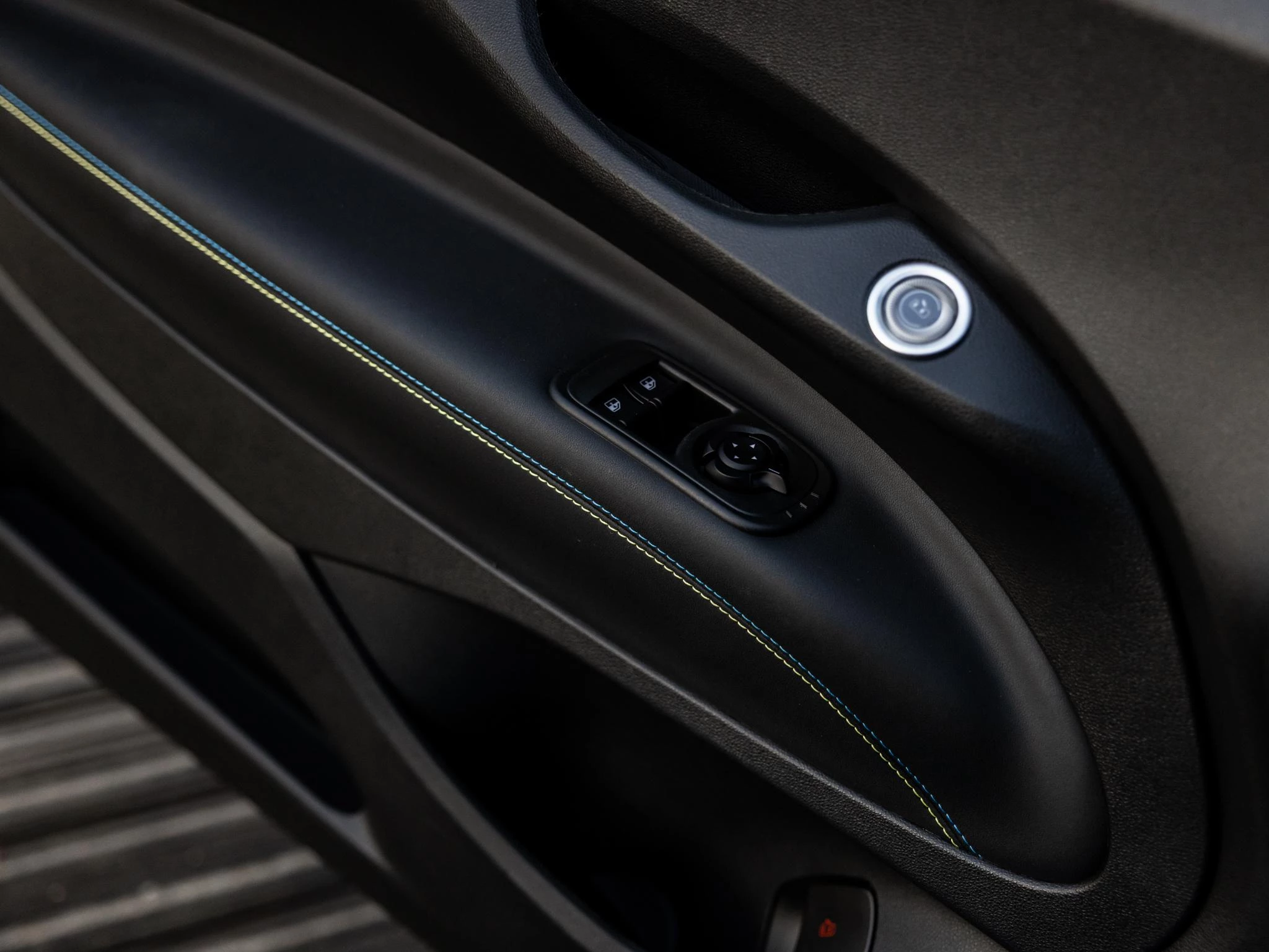 Abarth-500e-image-30