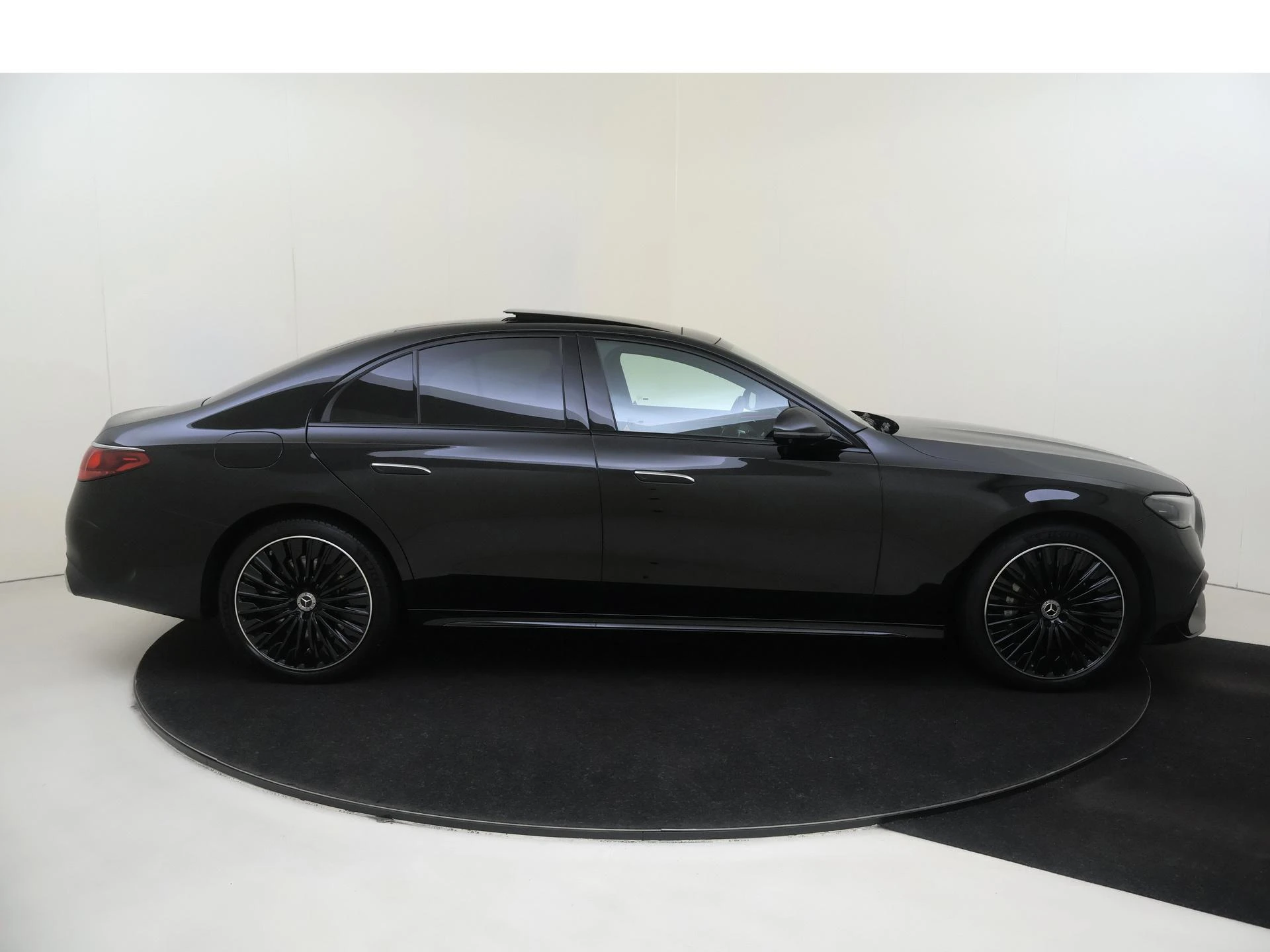 Mercedes-Benz-E-Klasse-image-9