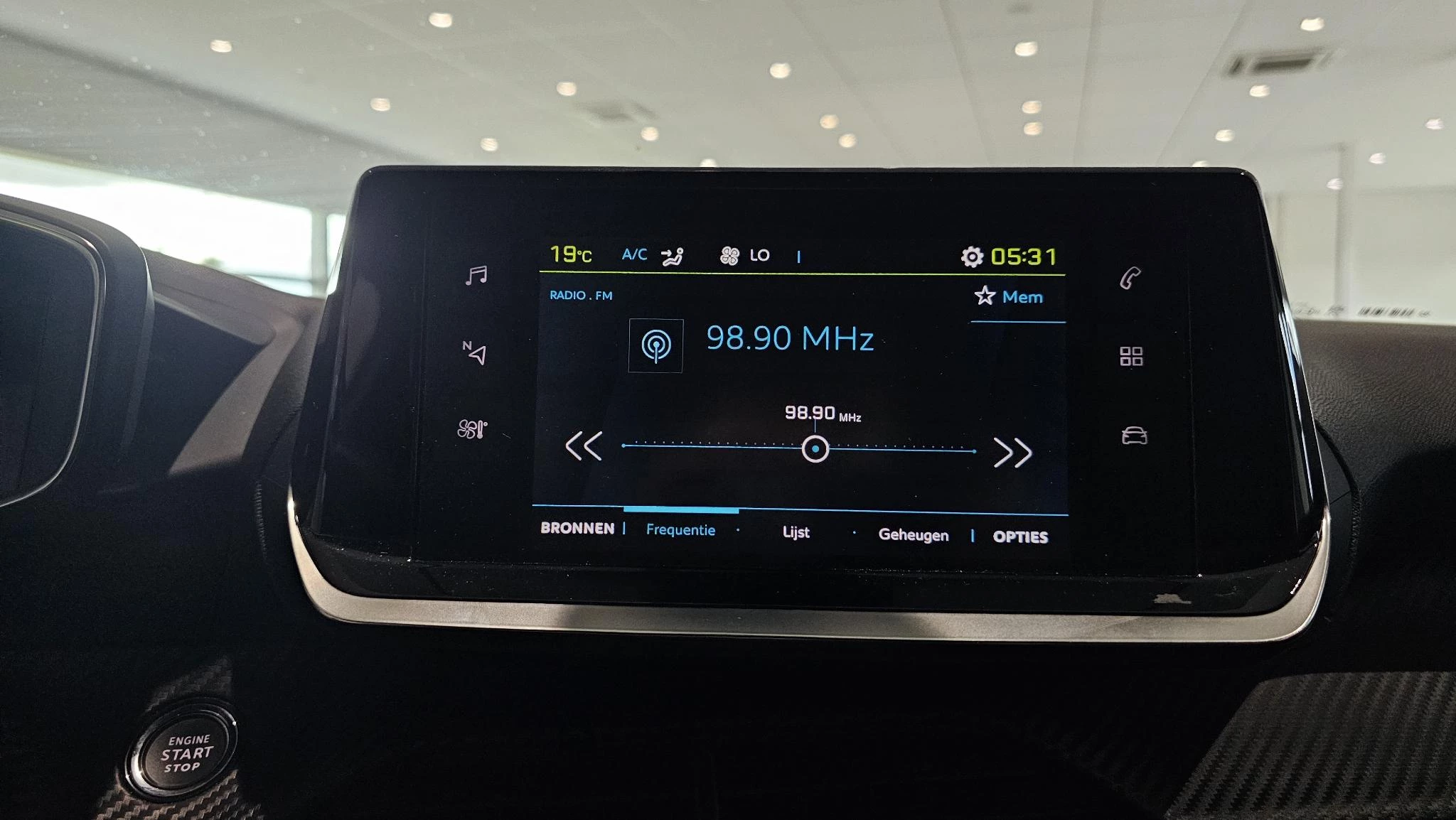 Peugeot e-2008 EV Allure Pack 50 kWh