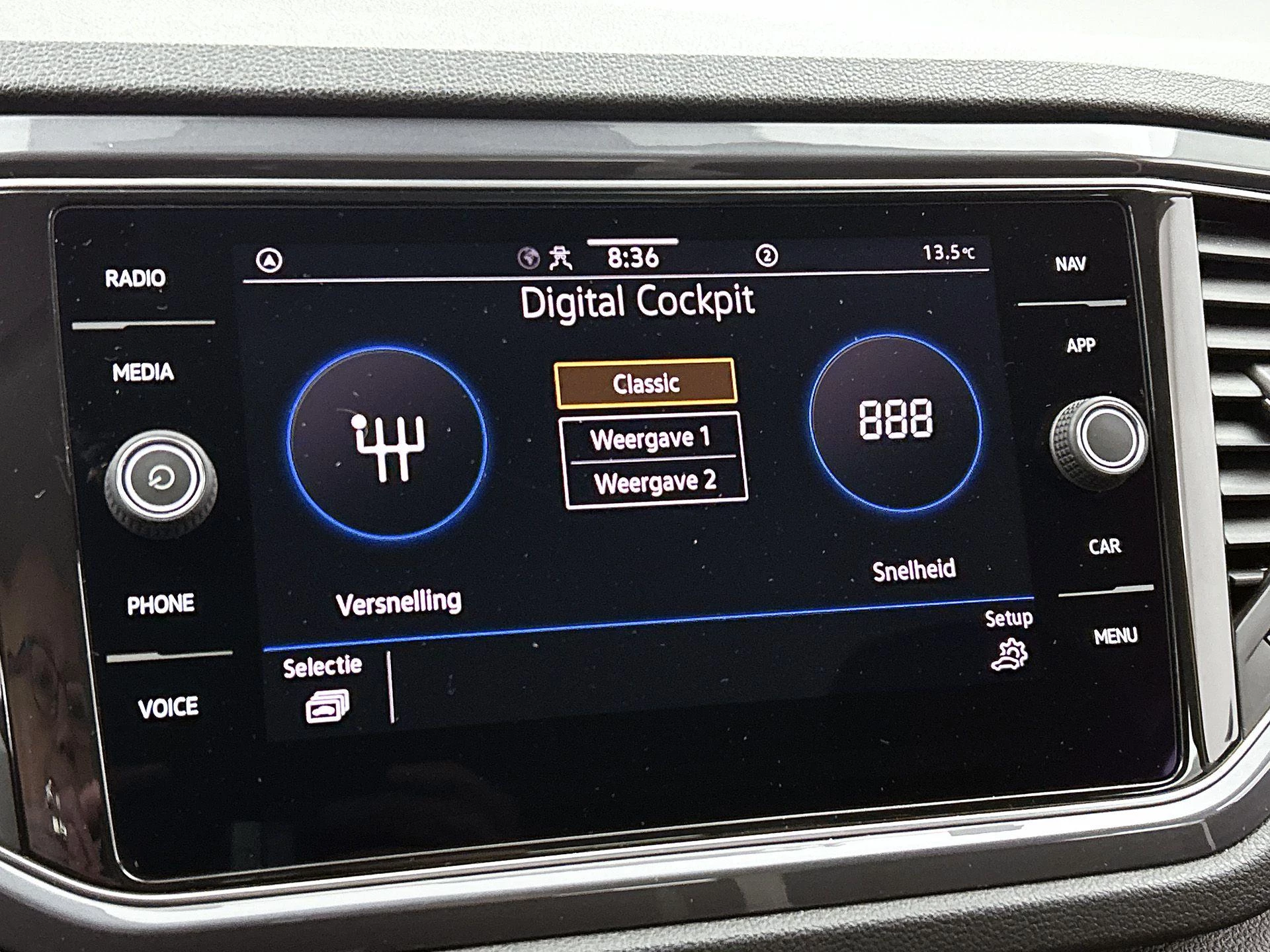 Volkswagen-T-Roc-image-7