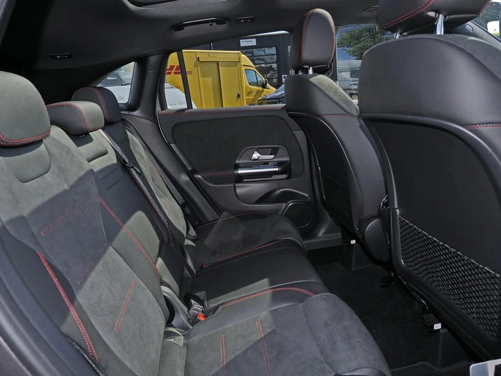 Mercedes-Benz-GLA 200-image-14