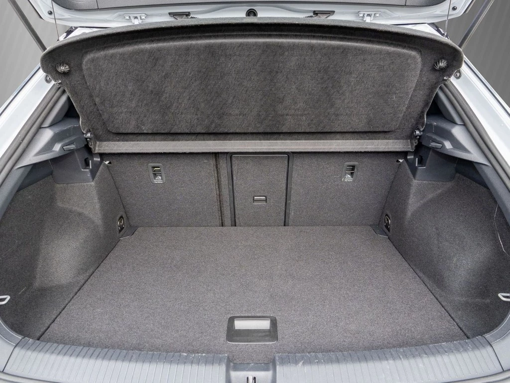 Volkswagen T-Roc 1.5 TSI DSG Sport *Navi*AHK*Kessy*ACC*PDC*Climatronic*Sitzhzg*