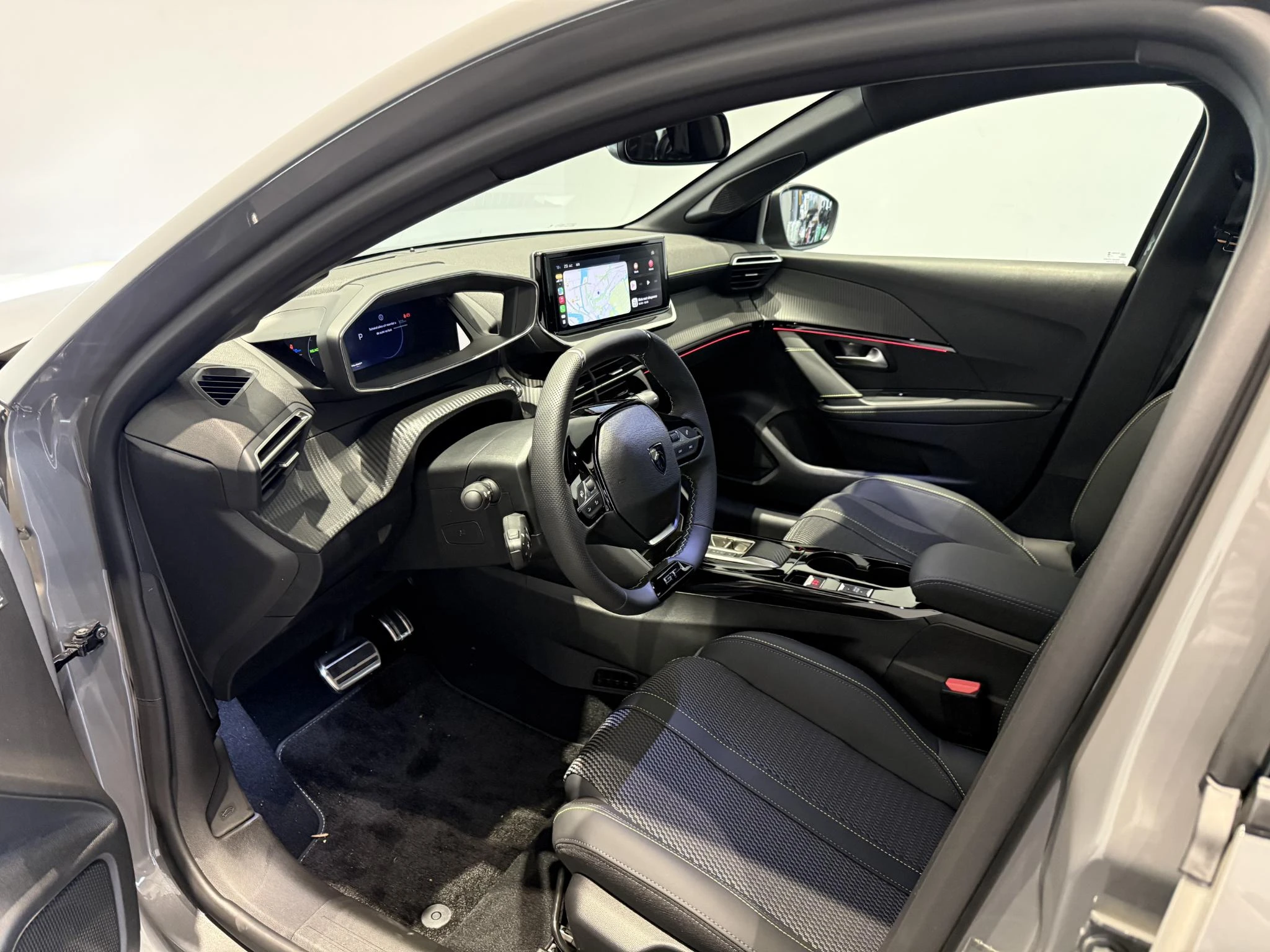 Peugeot-e-208-image-11