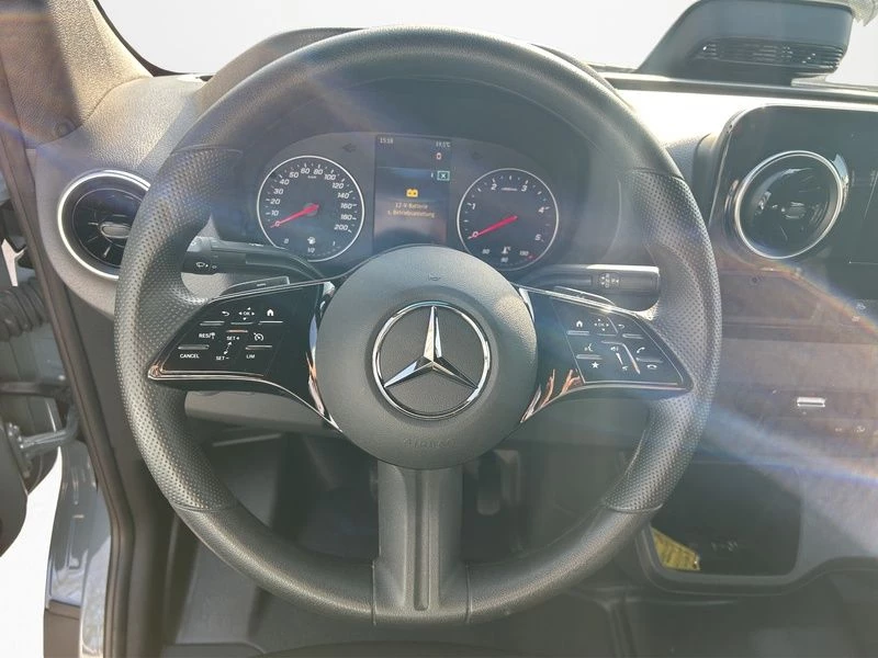 Mercedes-Benz-Sprinter-image-11