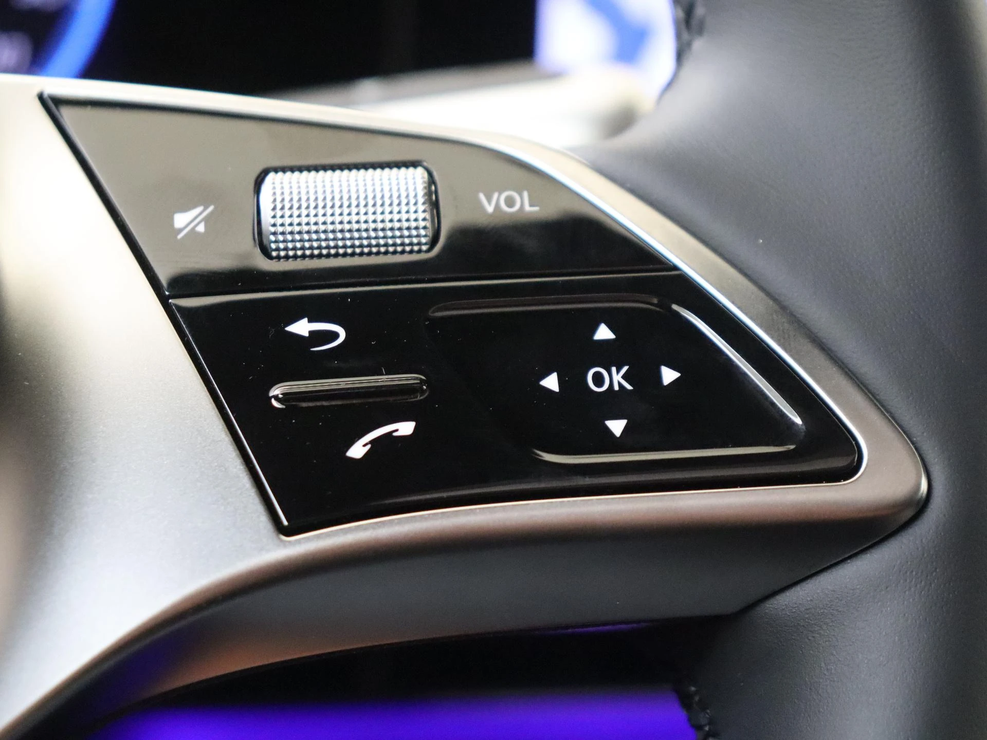 Mercedes-Benz-C-Klasse-image-12