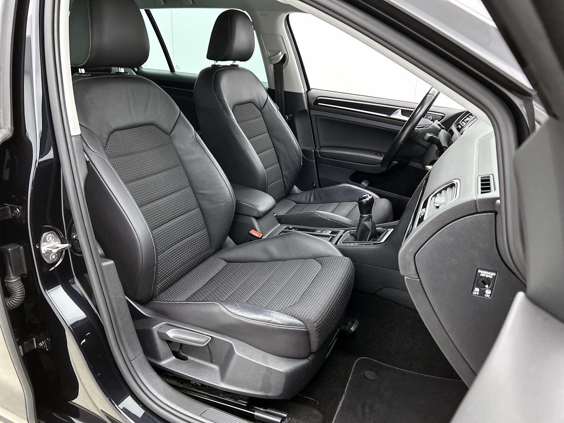Volkswagen-Golf-image-39