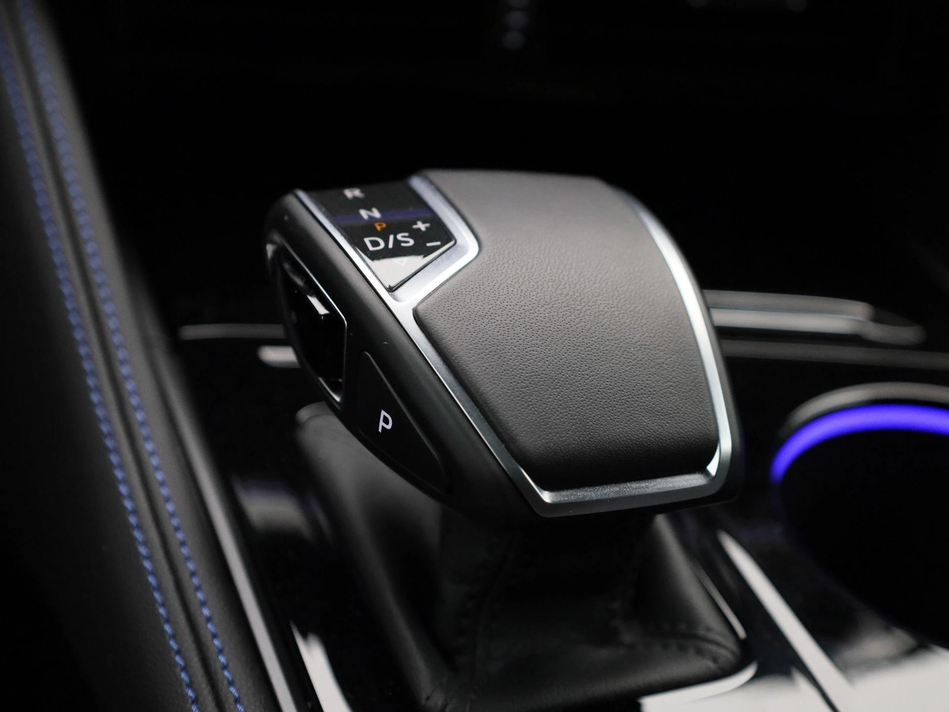 Volkswagen-Touareg-image-20