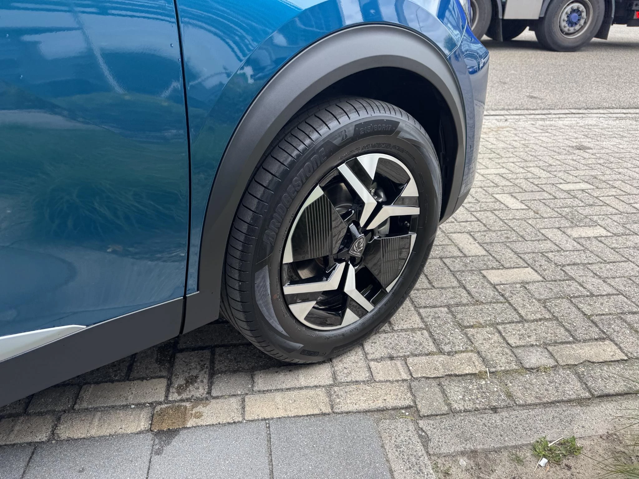 Peugeot 2008 Hybrid 145 GT