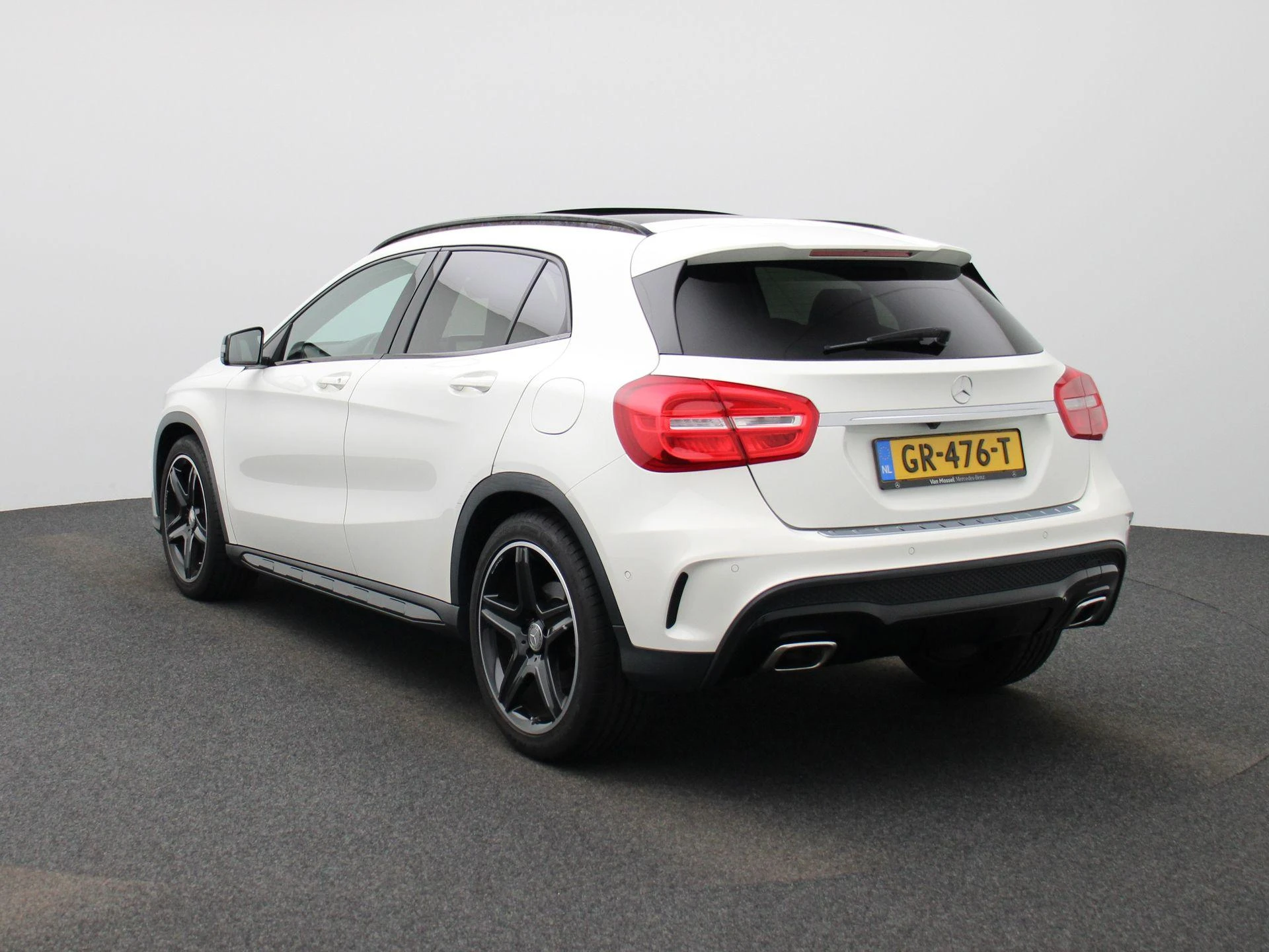 Mercedes-Benz-GLA-image-1