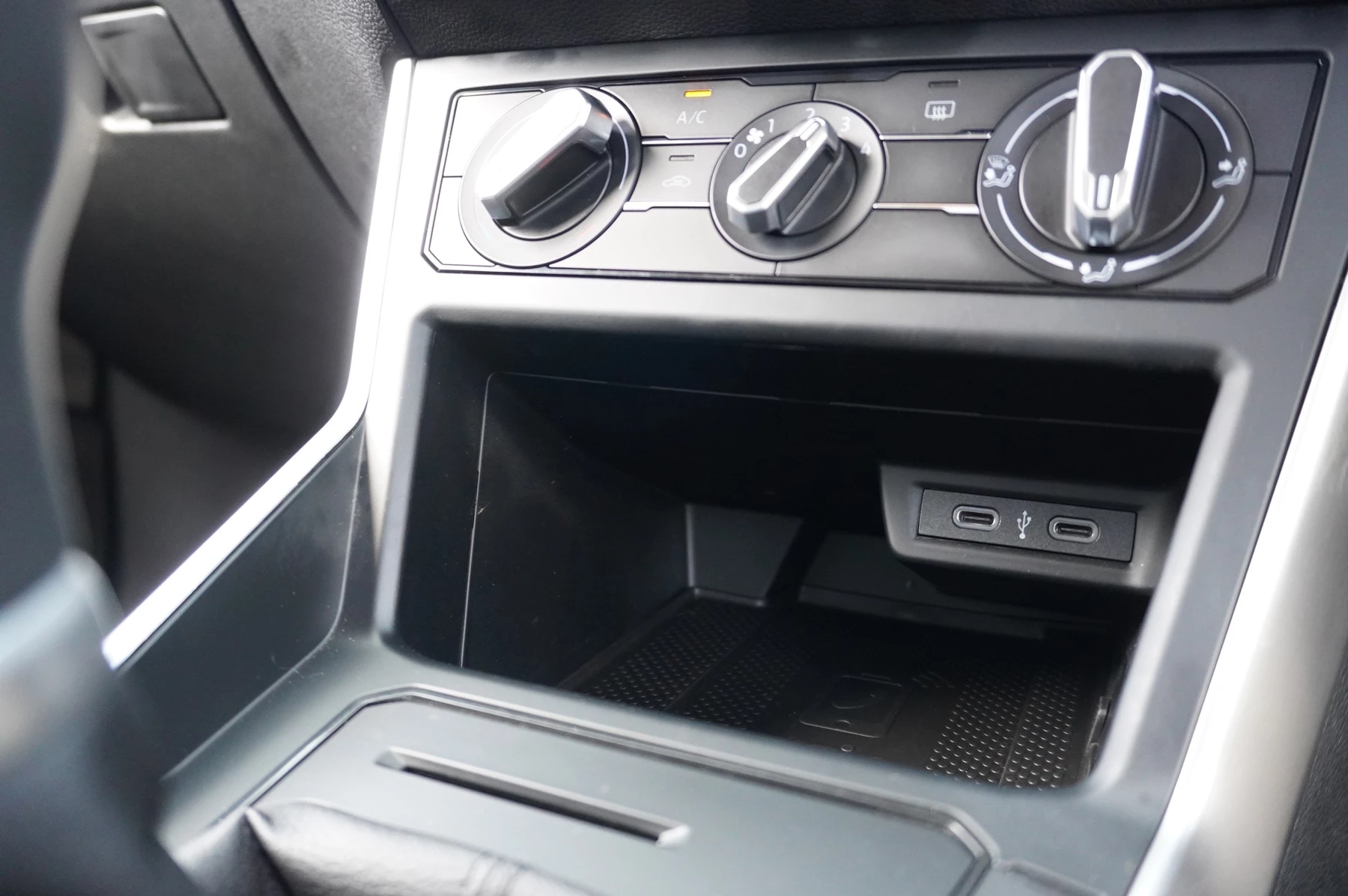 Volkswagen-Polo-image-25