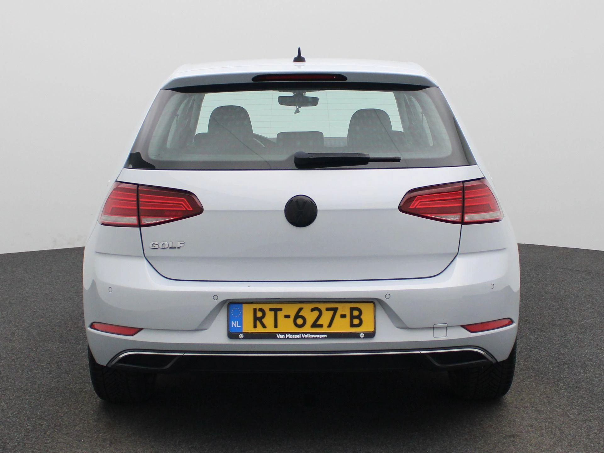 Volkswagen-Golf-image-4