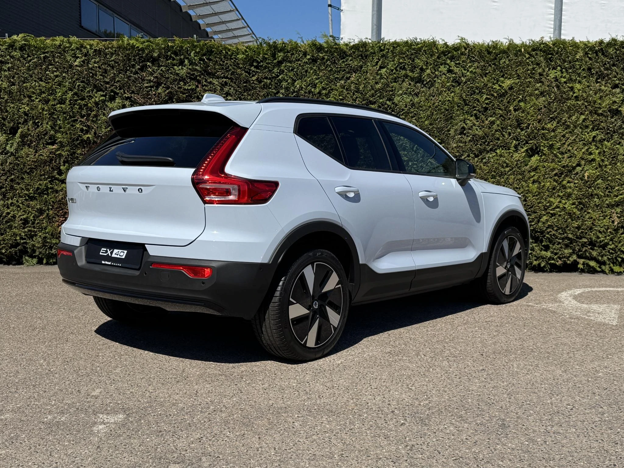 Volvo-EX40-image-8