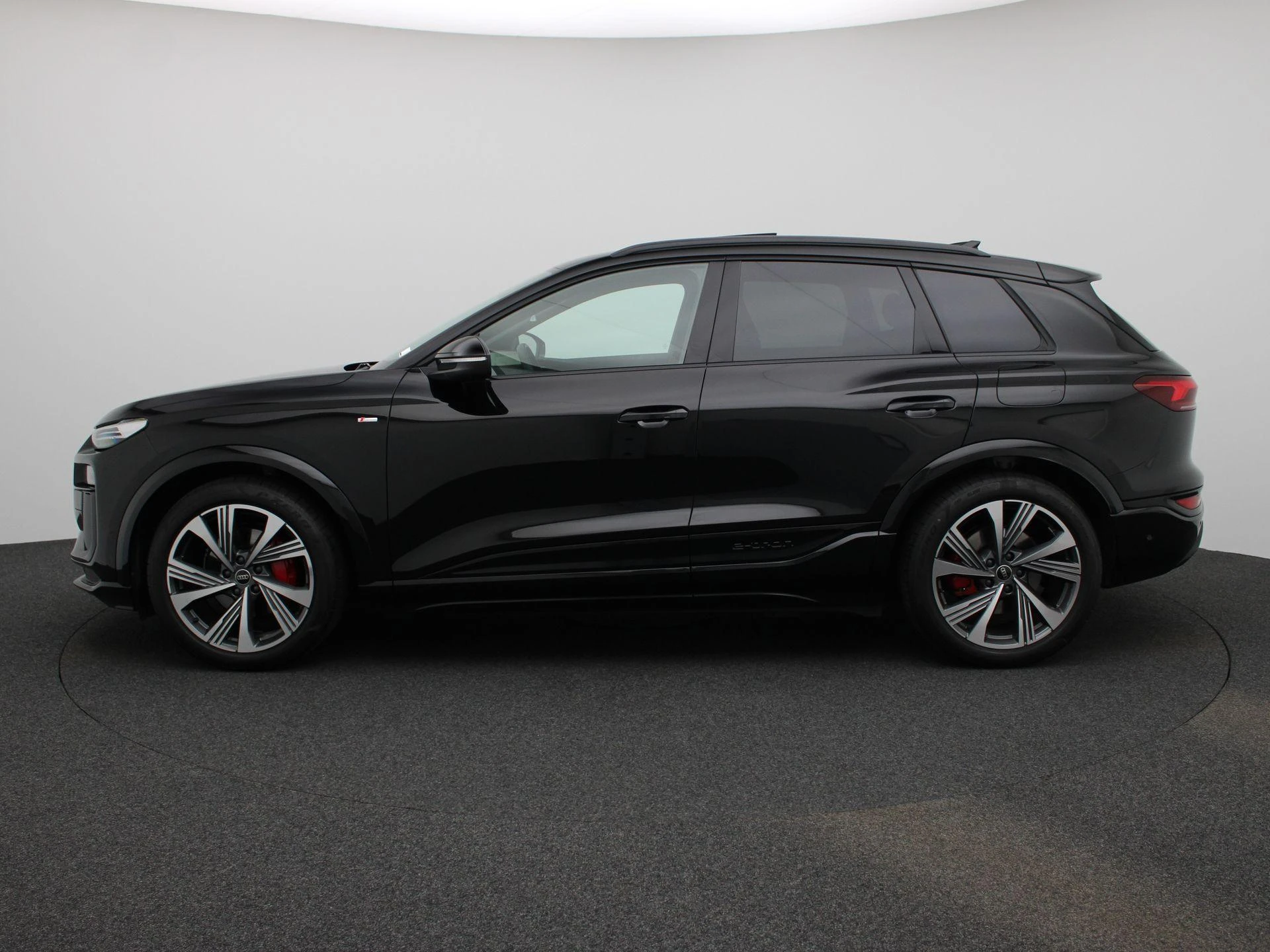 Audi-Q6 e-tron-image-3