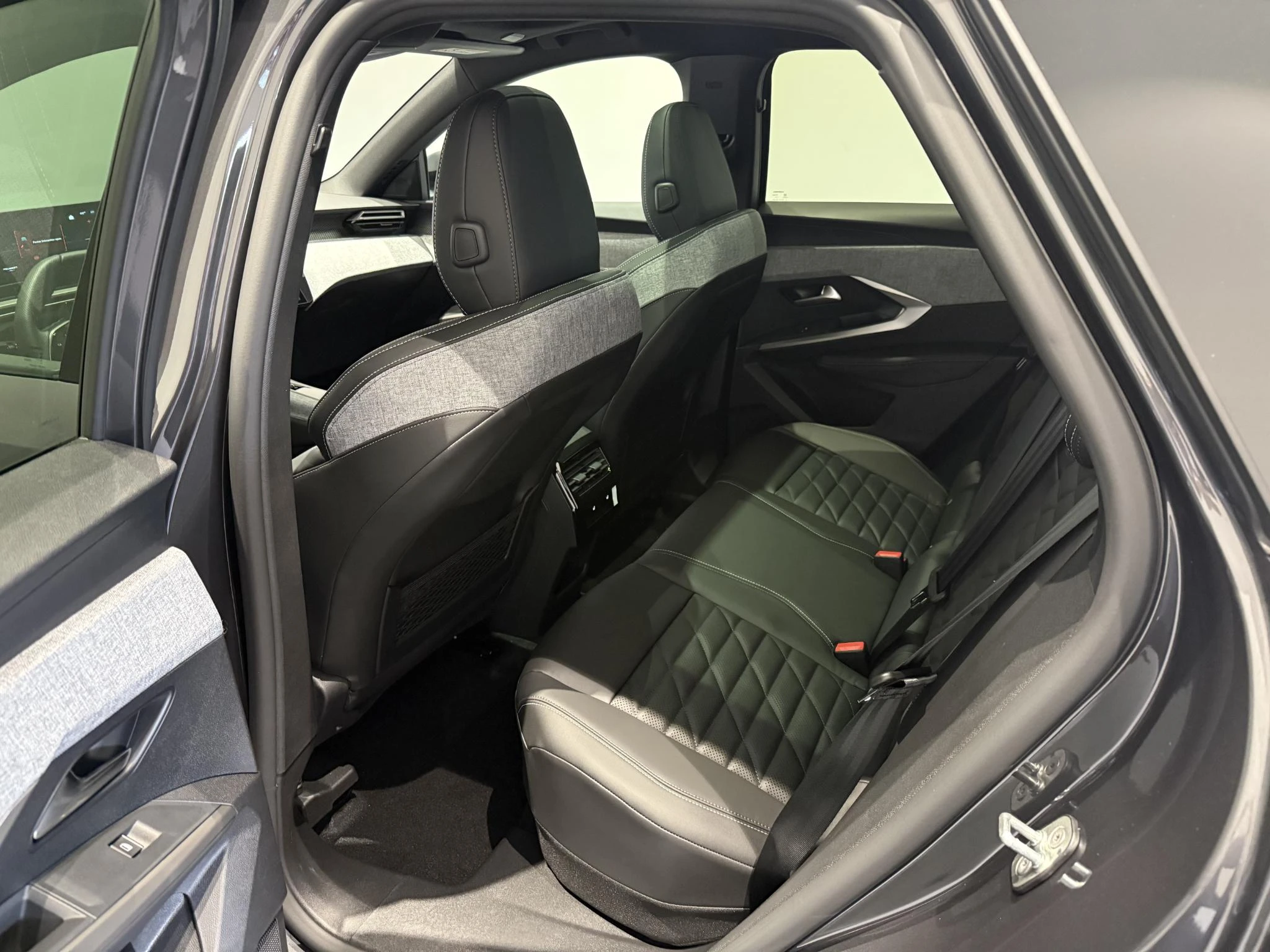Peugeot-e-3008-image-13
