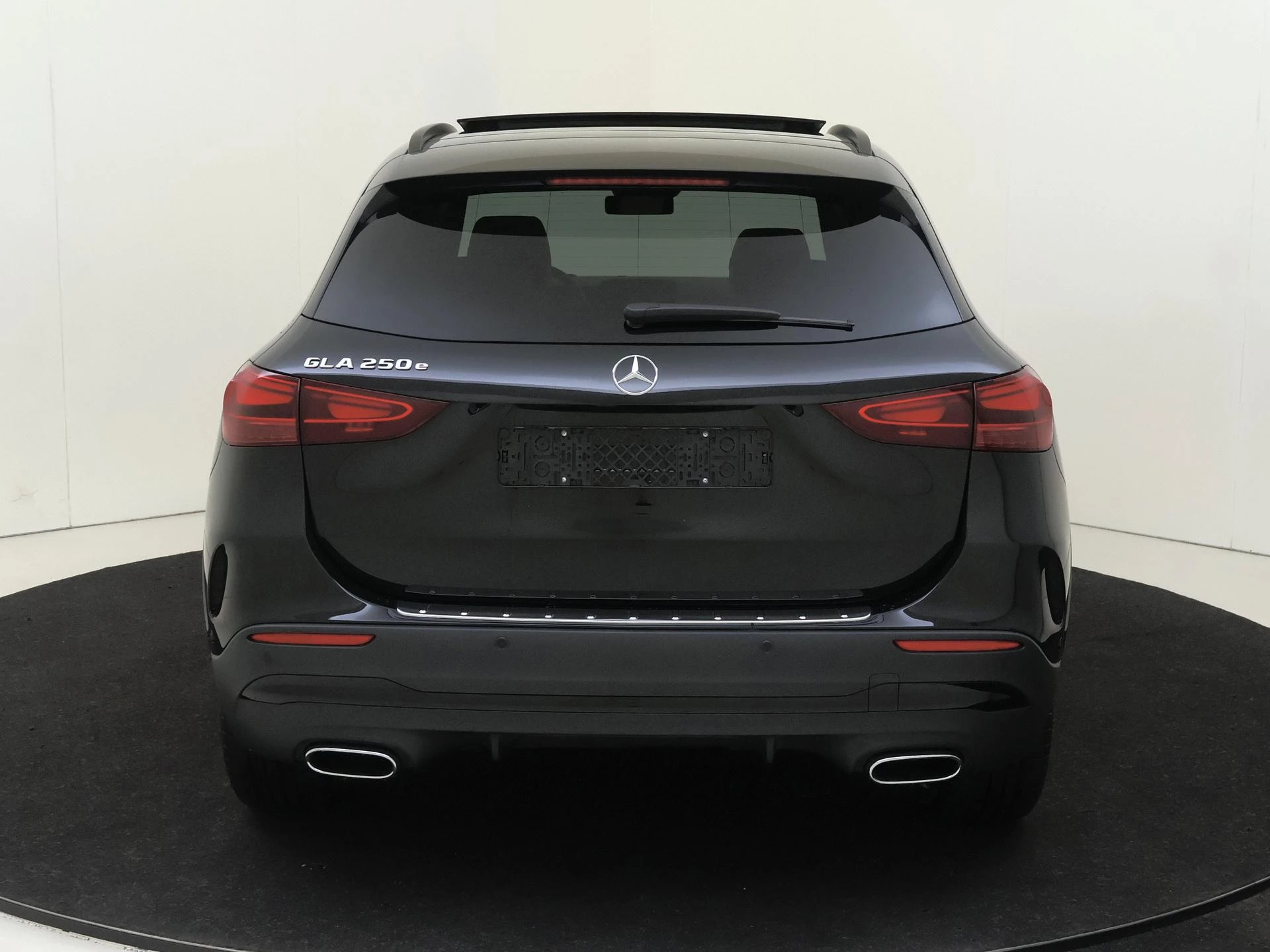 Mercedes-Benz-GLA-image-6