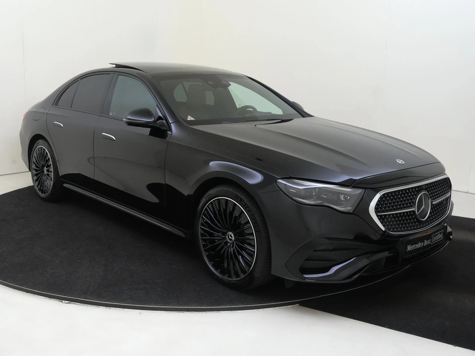 Mercedes-Benz-E-Klasse-image-4