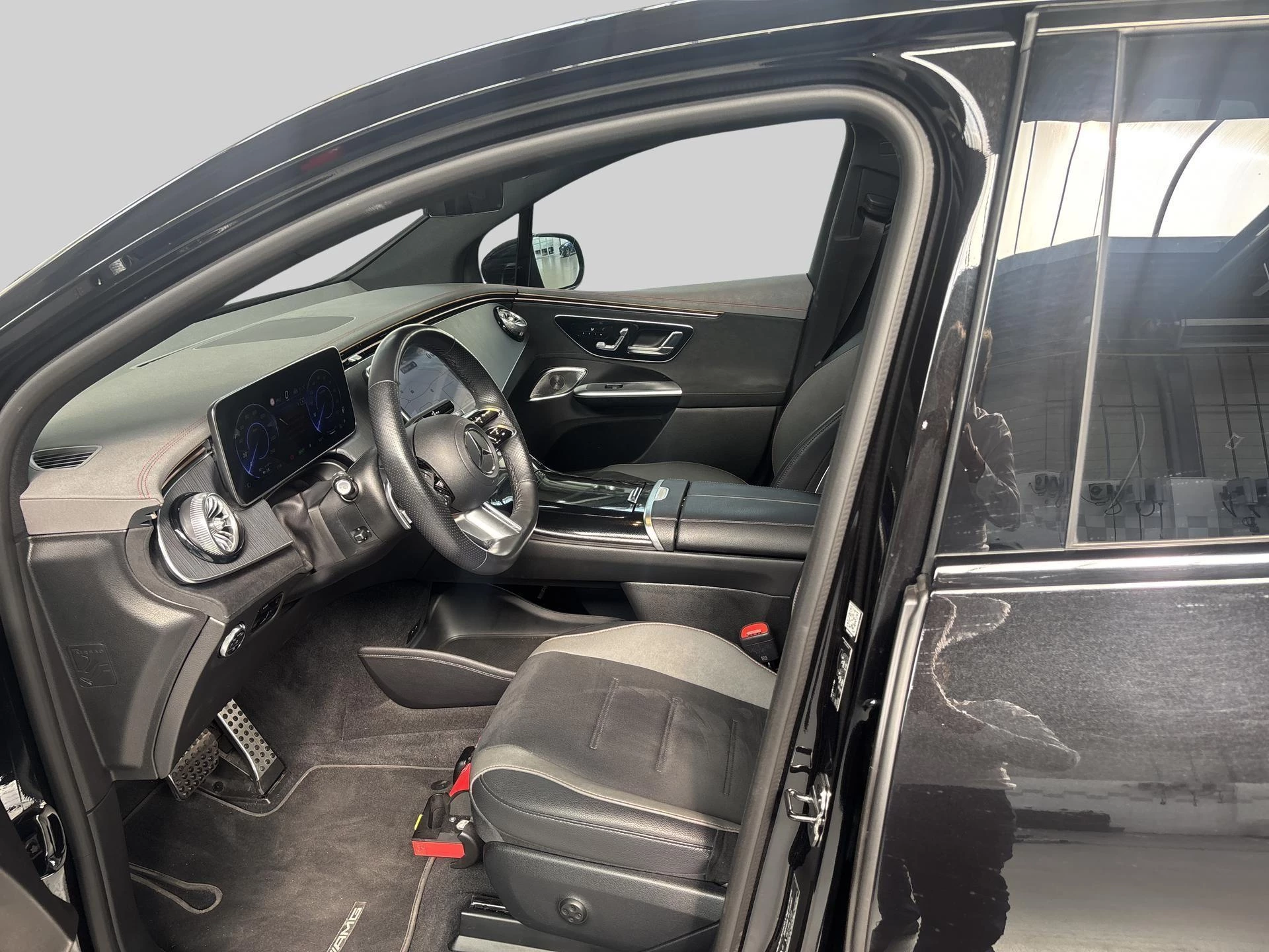 Mercedes-Benz EQE SUV 300 AMG LINE + BURMESTER + PANO DAK + TREKHAAK + DIGITAL LIGHT