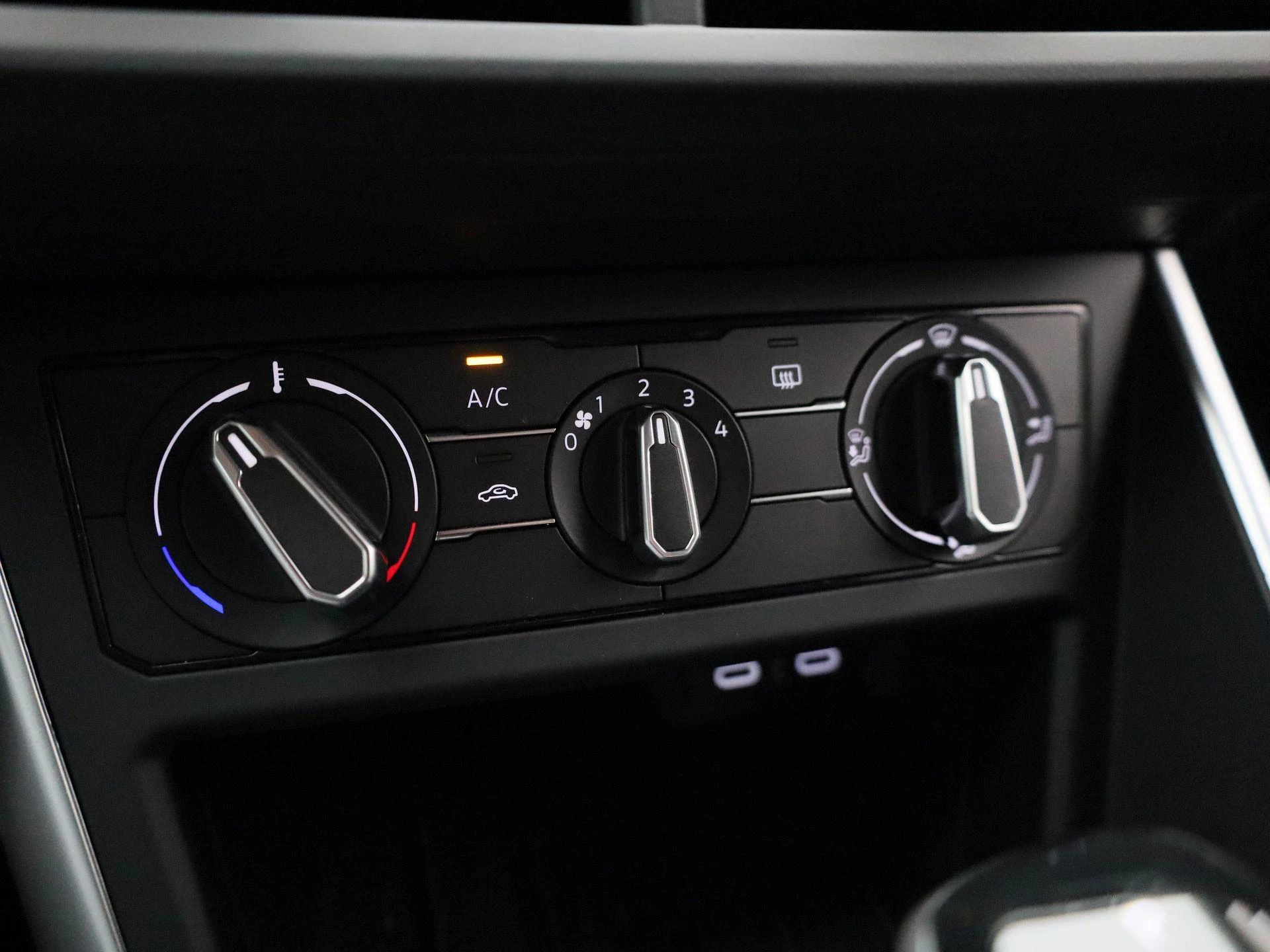 Volkswagen-Polo-image-30
