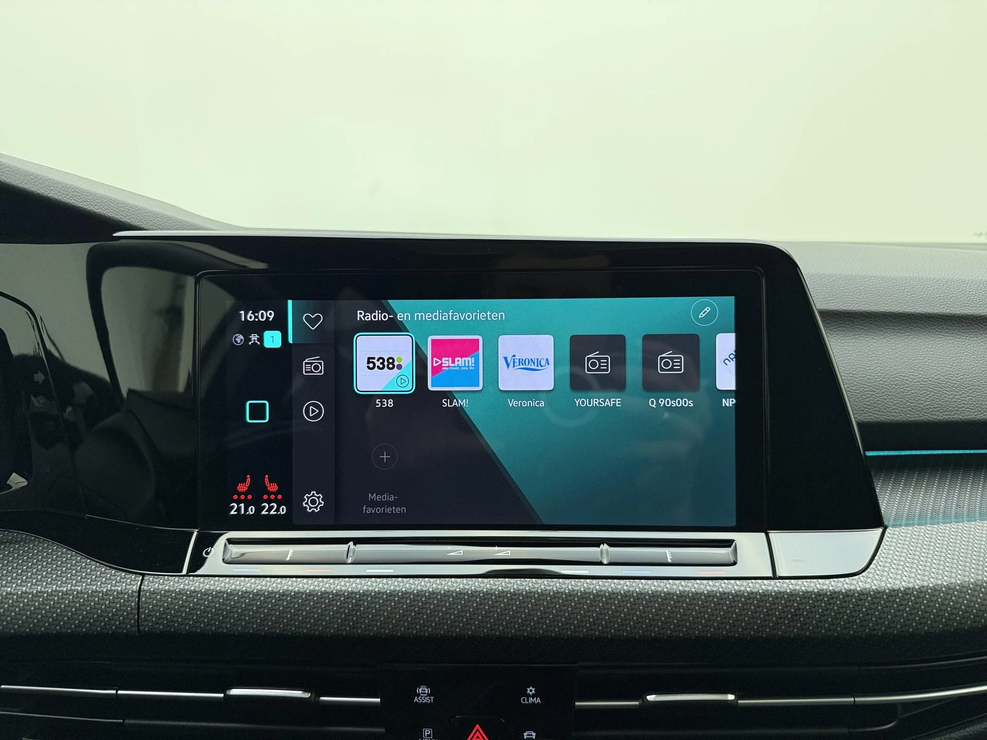 Volkswagen-Golf-image-22