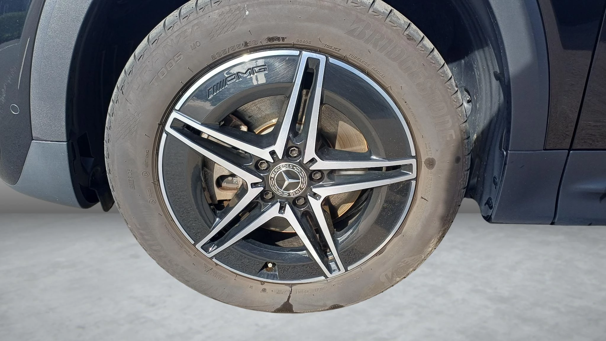 Mercedes-Benz EQB 250 AMG Line + 7-ZITPLAATSEN + LEDER + PANO DAK + CARPLAY +