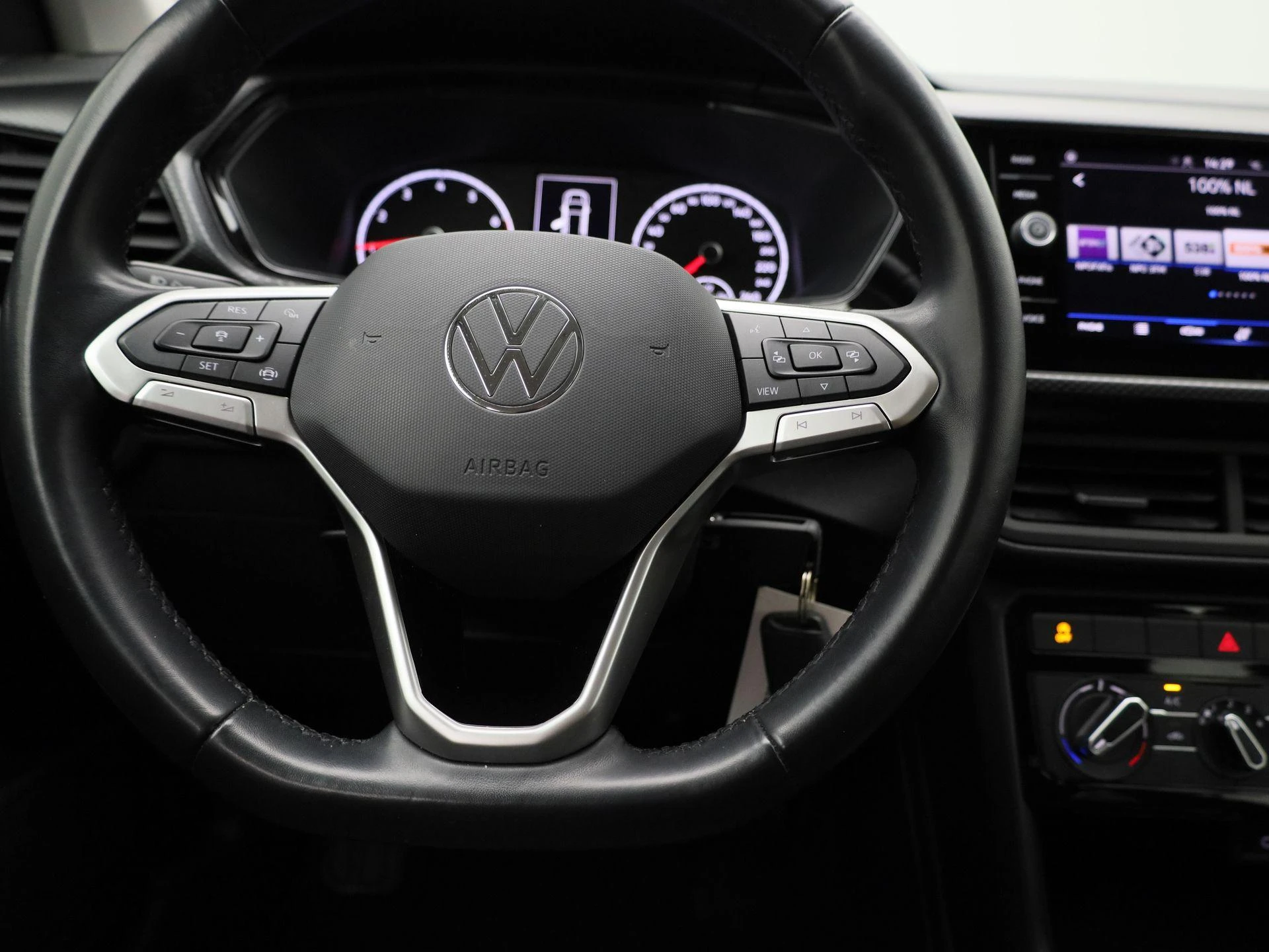 Volkswagen-T-Cross-image-6