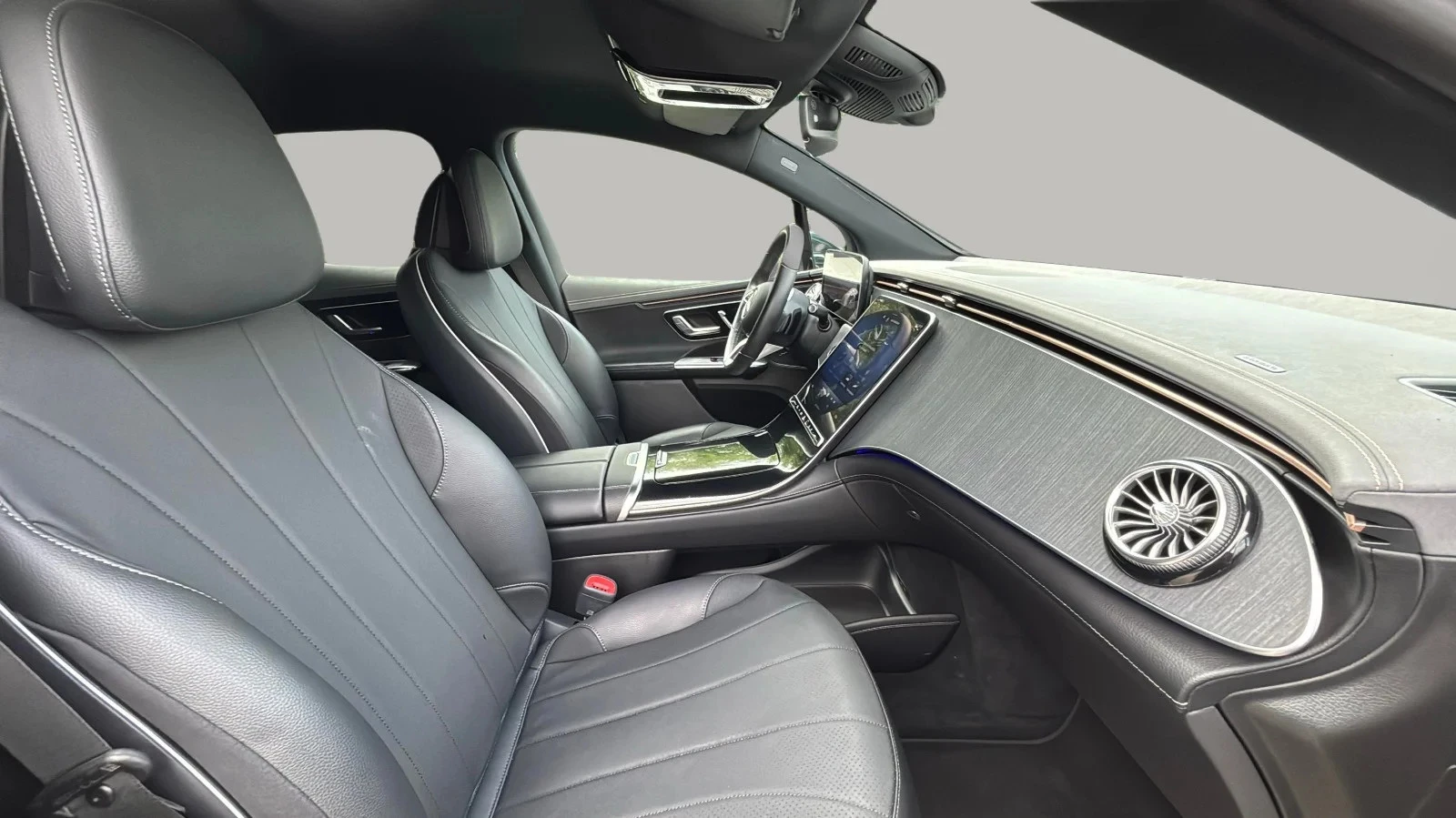 Mercedes-Benz-EQE-image-9