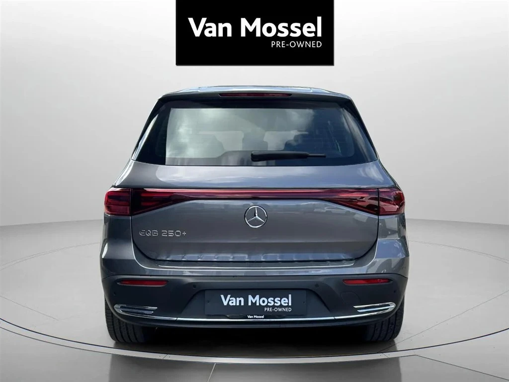 Mercedes-Benz-EQB-image-5