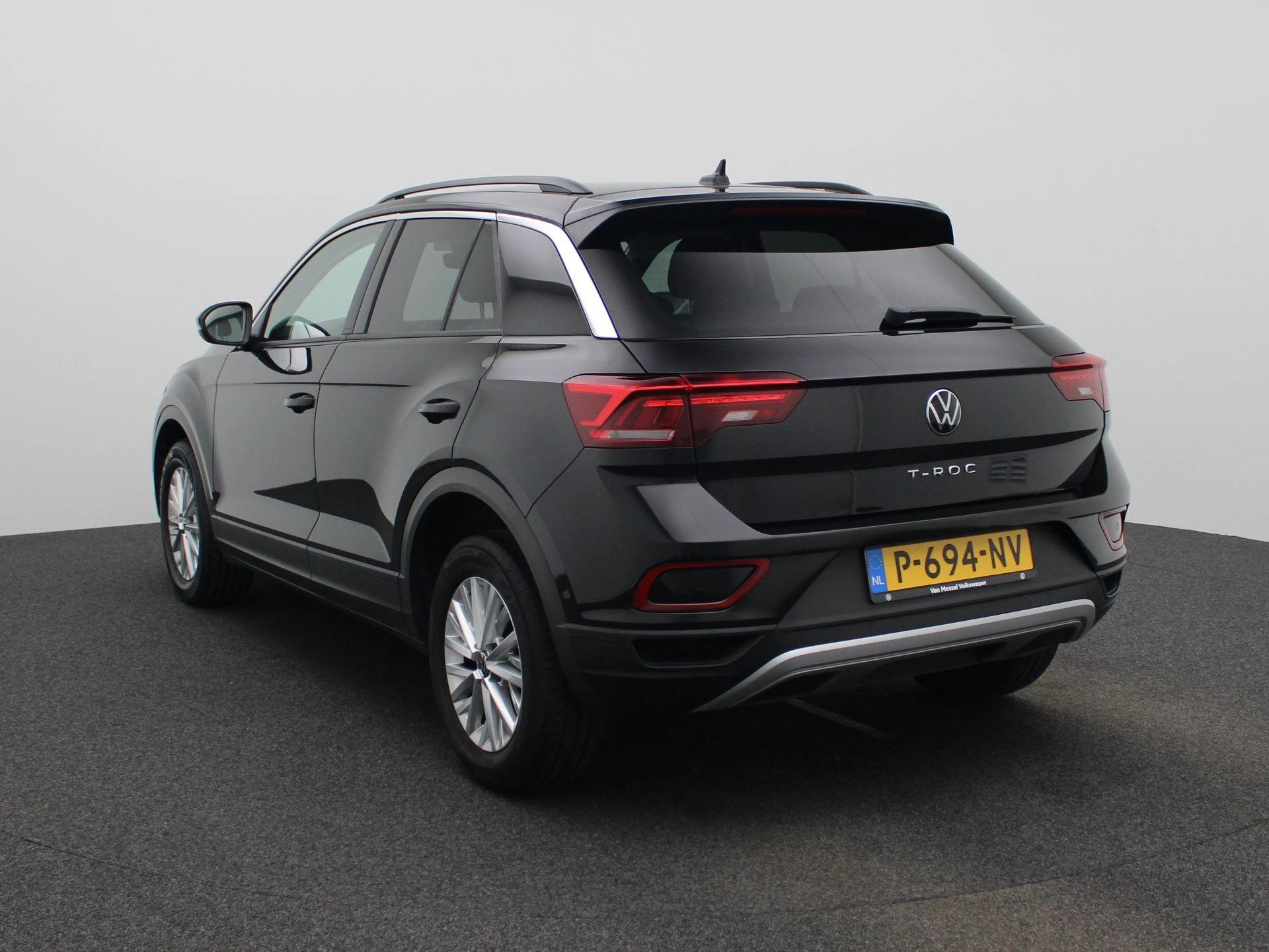 Volkswagen-T-Roc-image-1