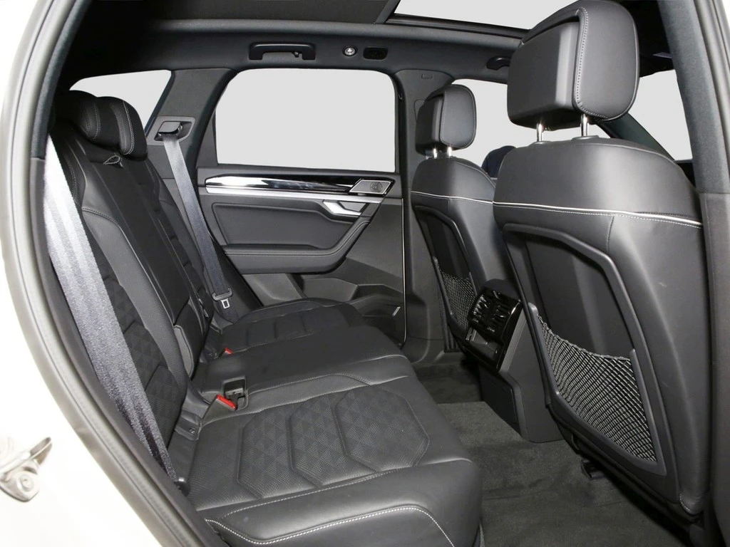 Volkswagen-Touareg-image-10