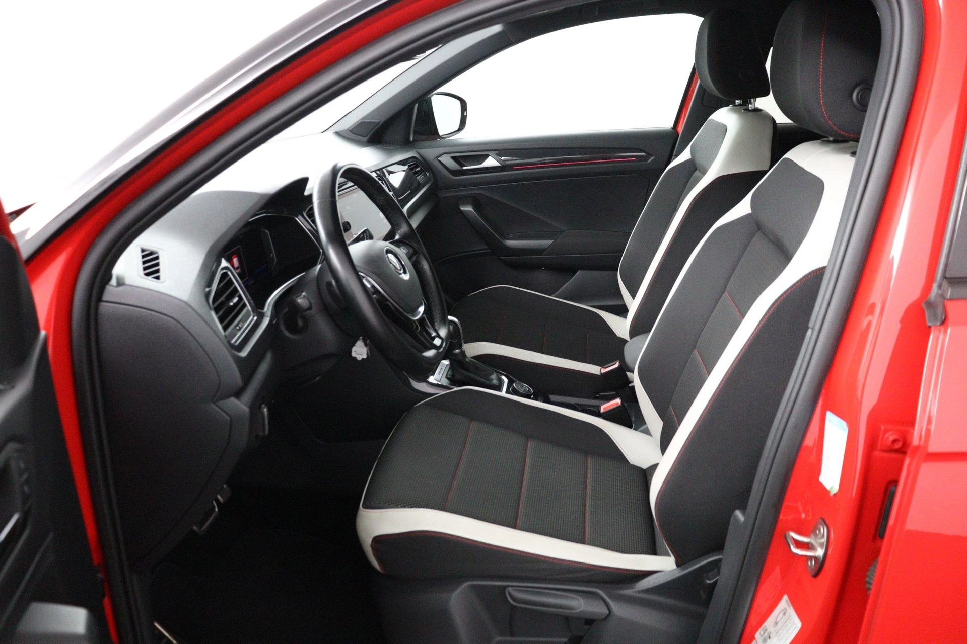 Volkswagen-T-Roc-image-13