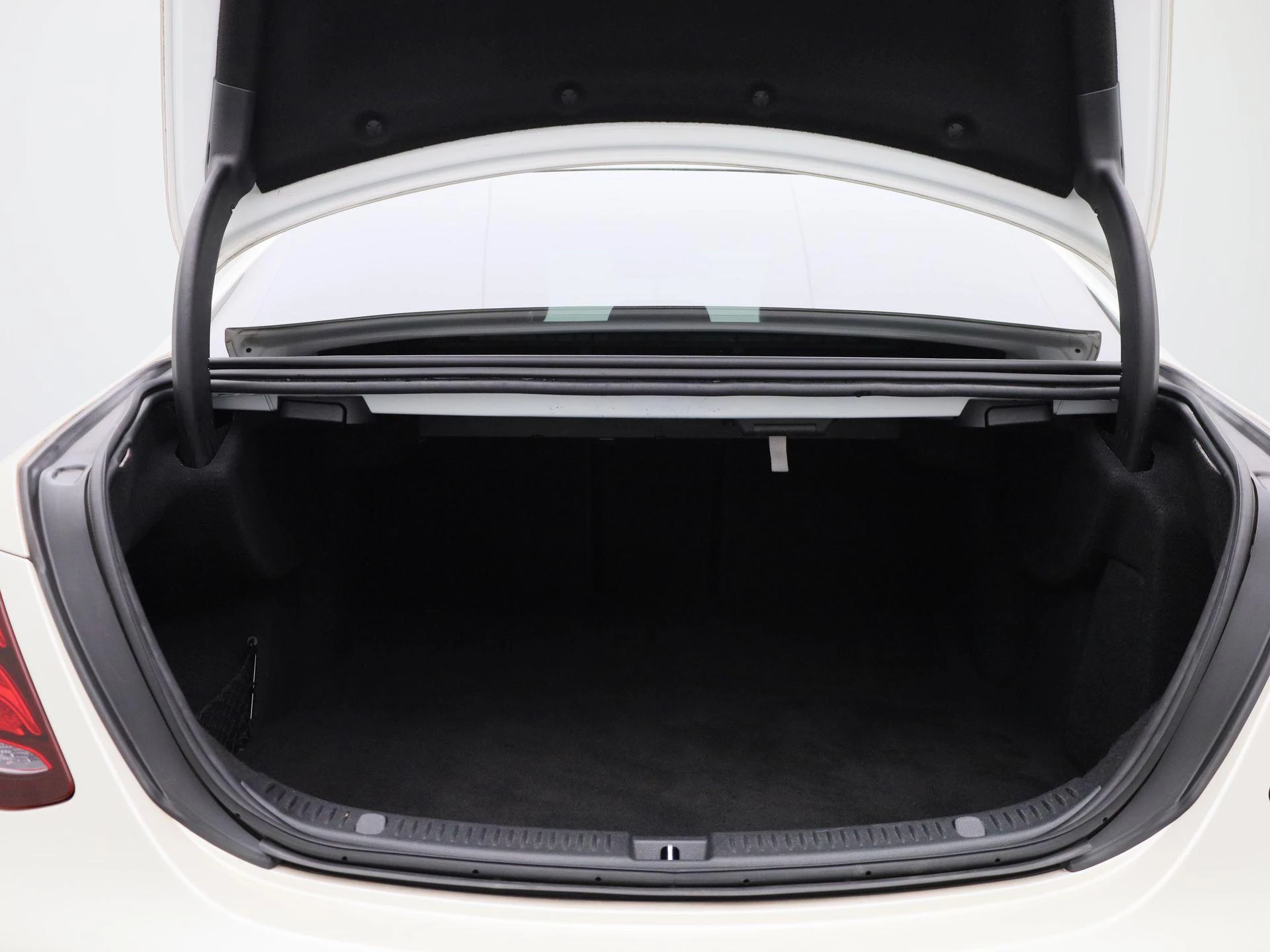 Mercedes-Benz-E-Klasse-image-13