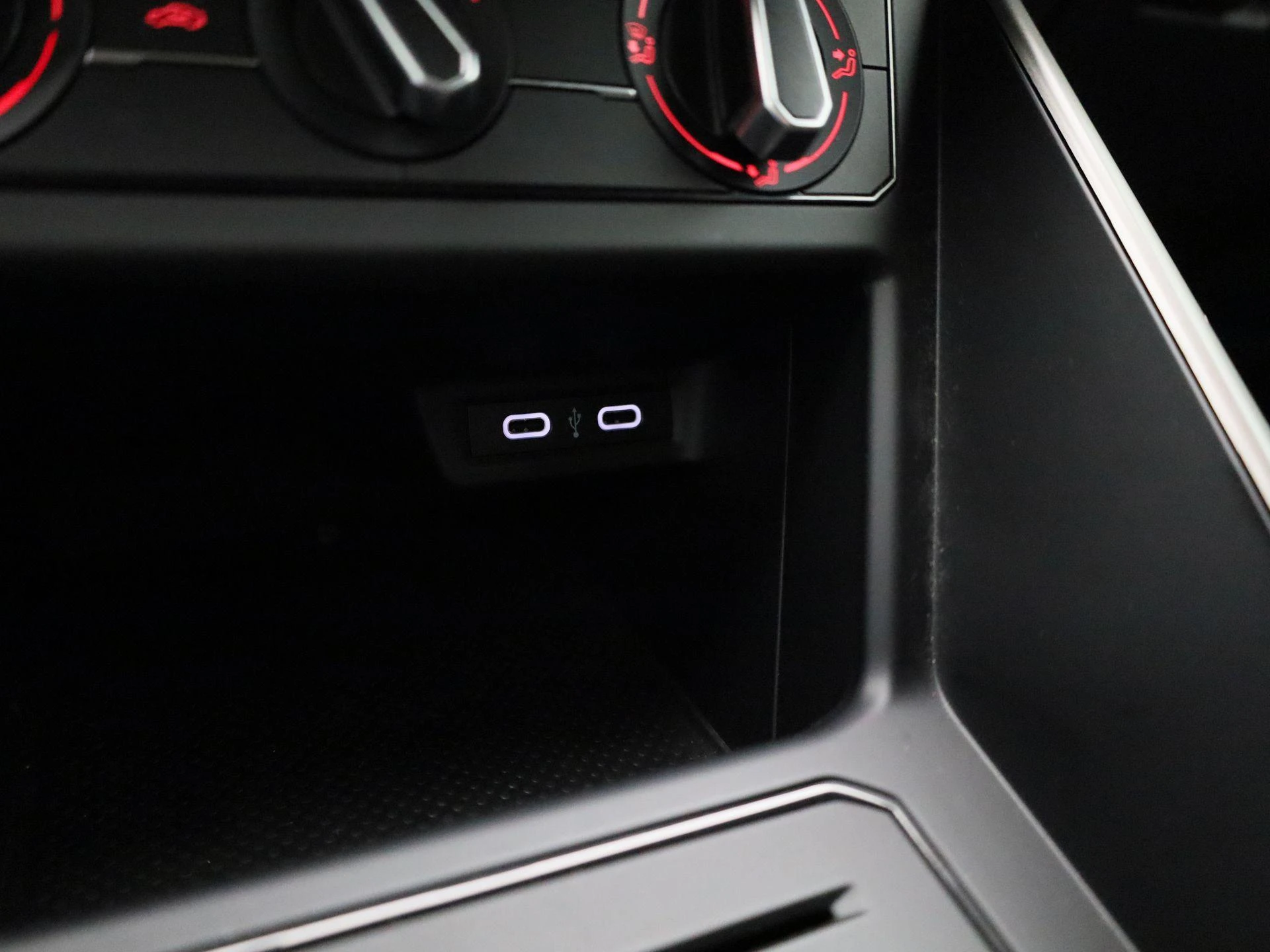 Volkswagen-Polo-image-24