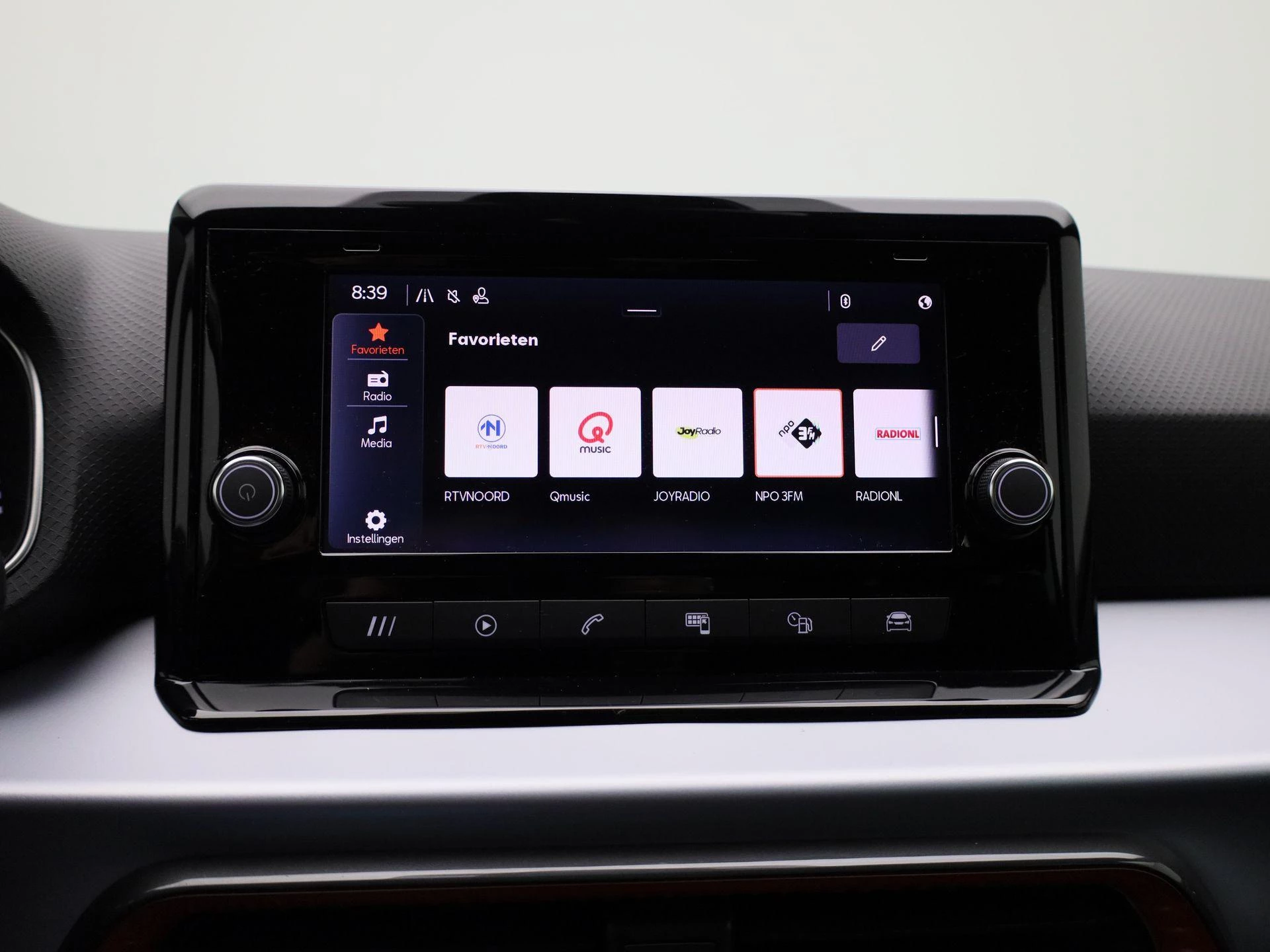 SEAT-Arona-image-15
