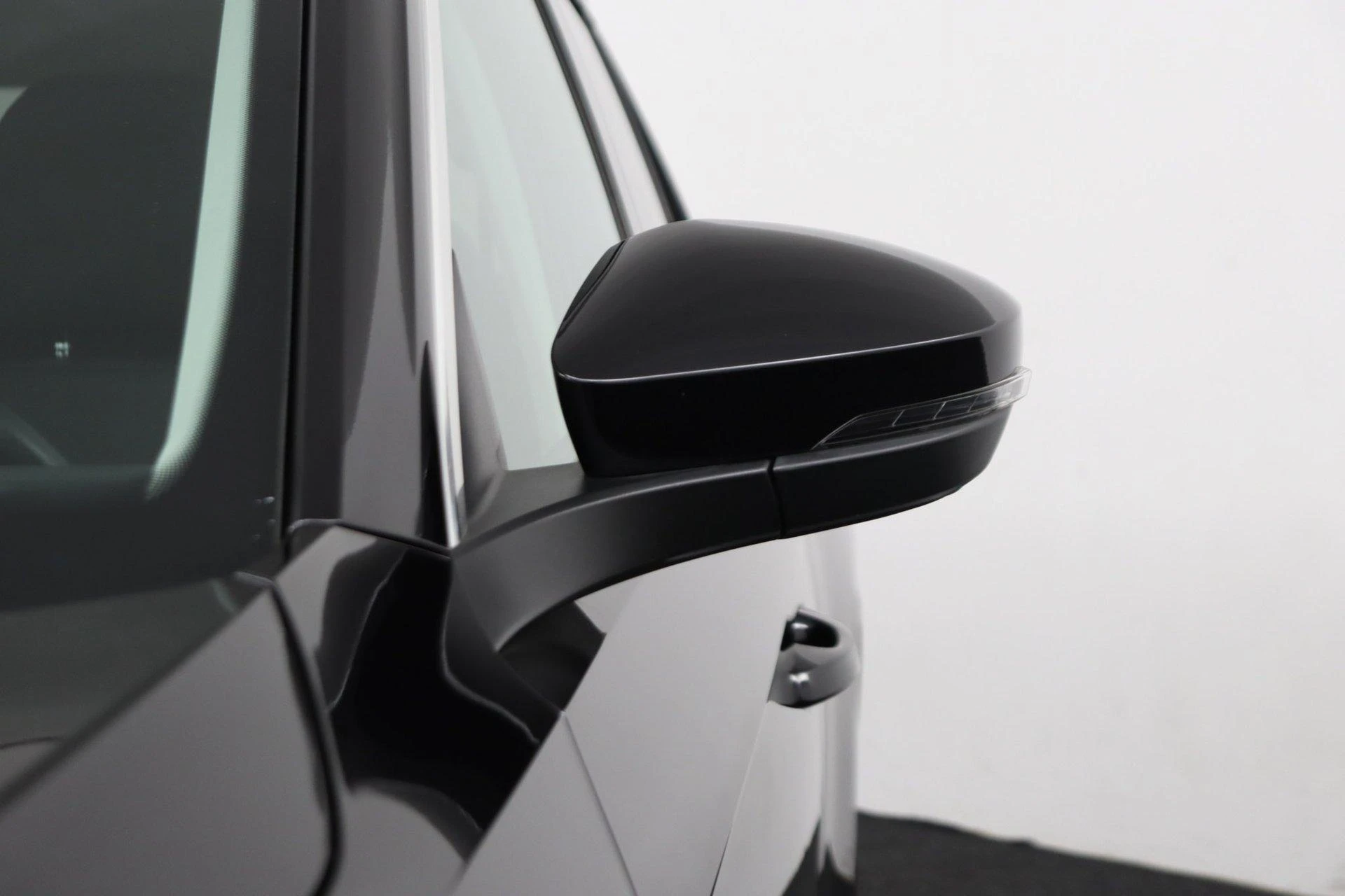 Volkswagen-T-Roc-image-32