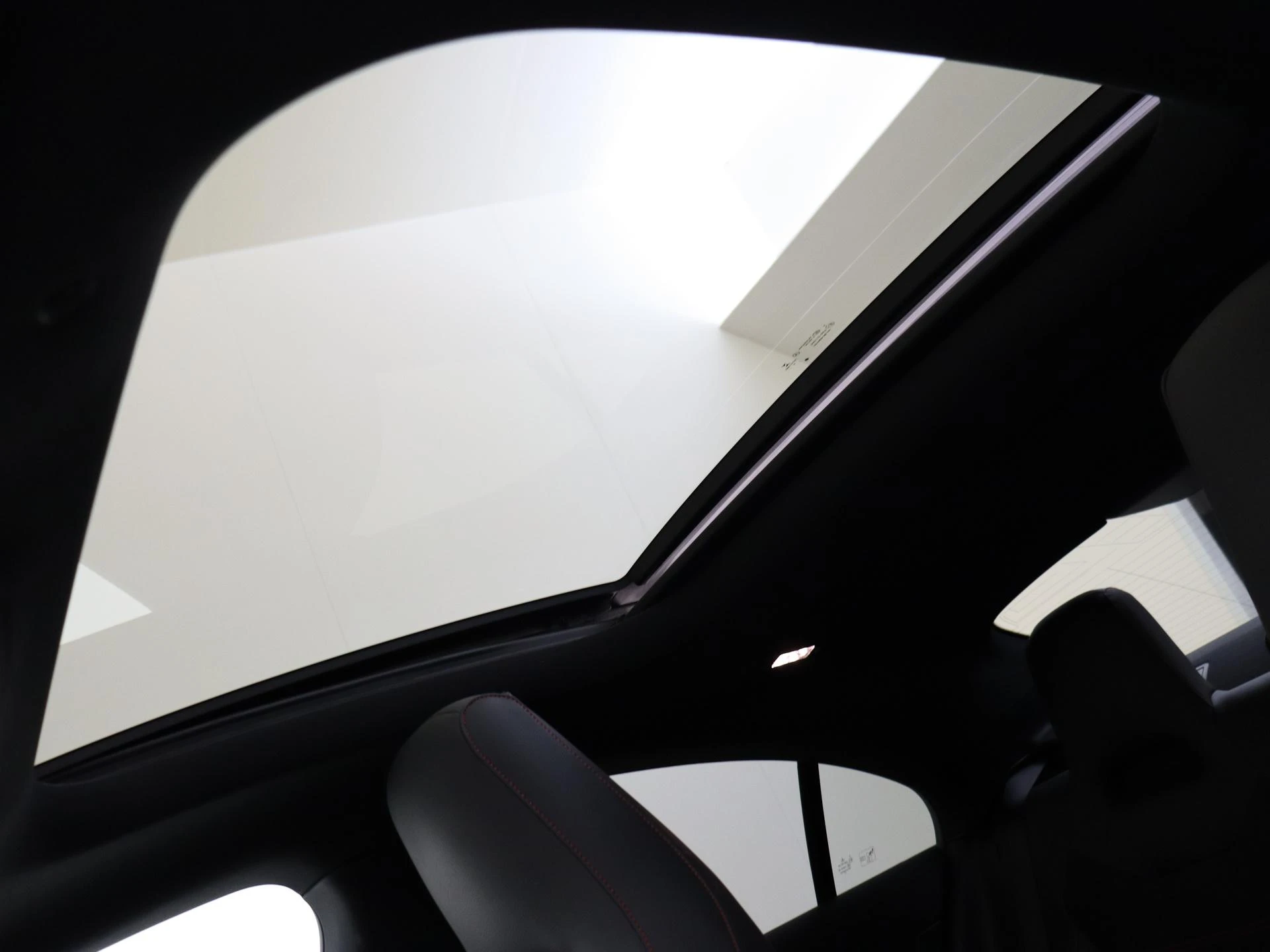 Mercedes-Benz-CLA-image-25