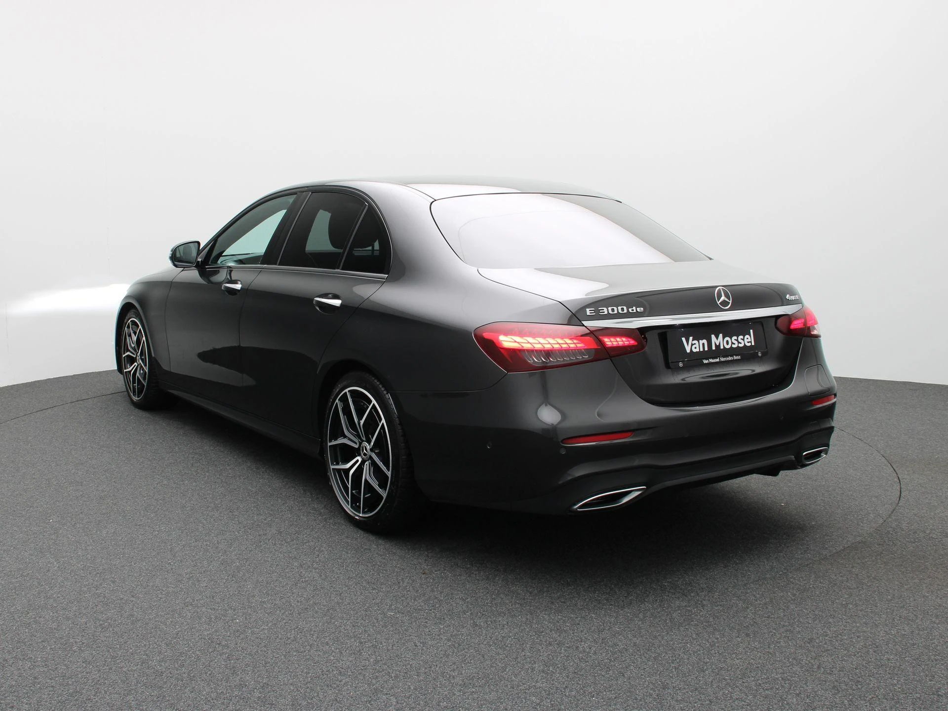 Mercedes-Benz-E-Klasse-image-1