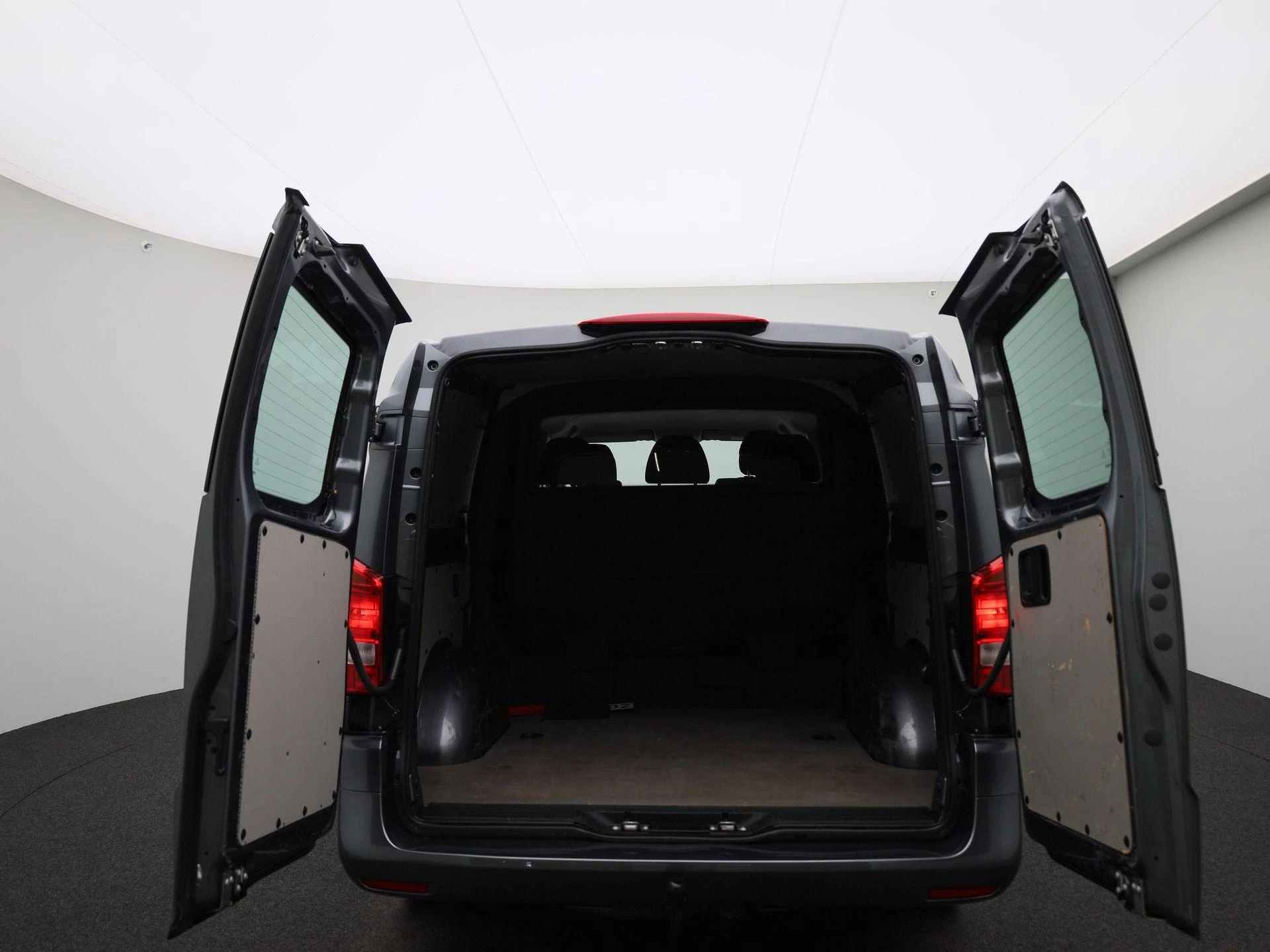 Mercedes-Benz-Vito-image-34
