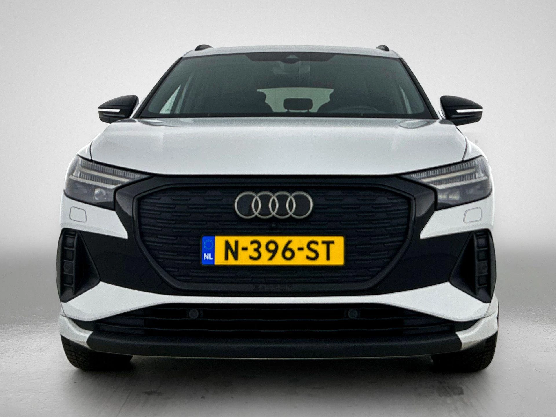 Audi-Q4 e-tron-image-1