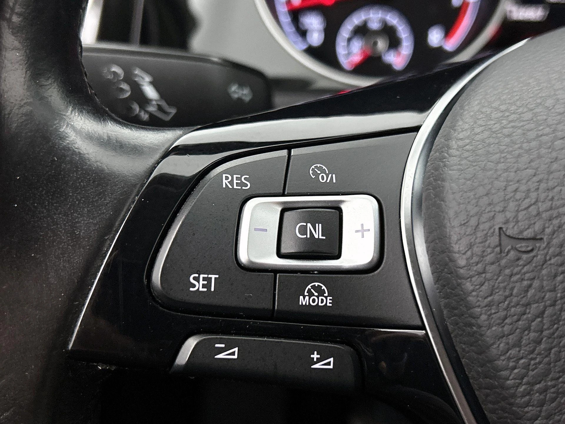 Volkswagen-Golf-image-6