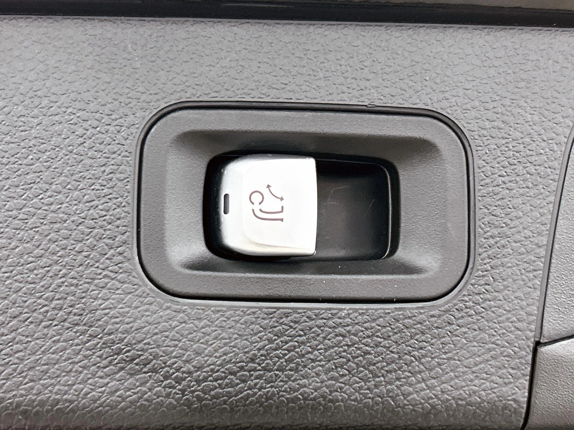 Mercedes-Benz-GLC-image-8
