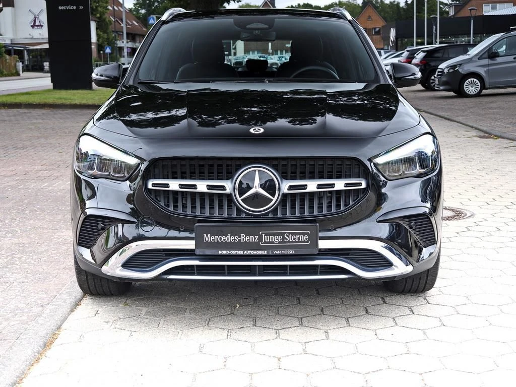 Mercedes-Benz-GLA 200 d-image-3