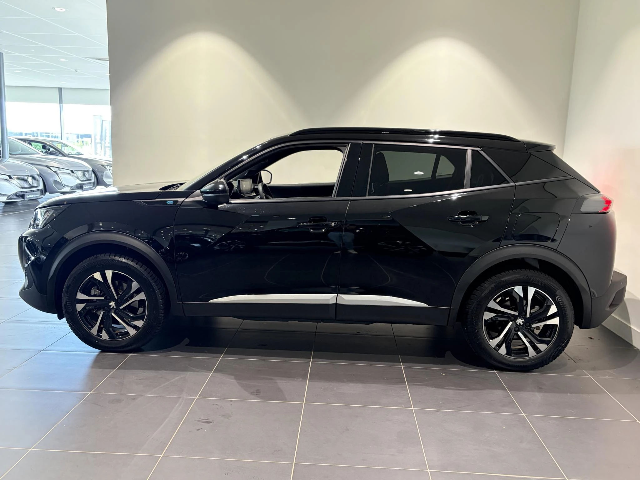Peugeot-e-2008-image-3