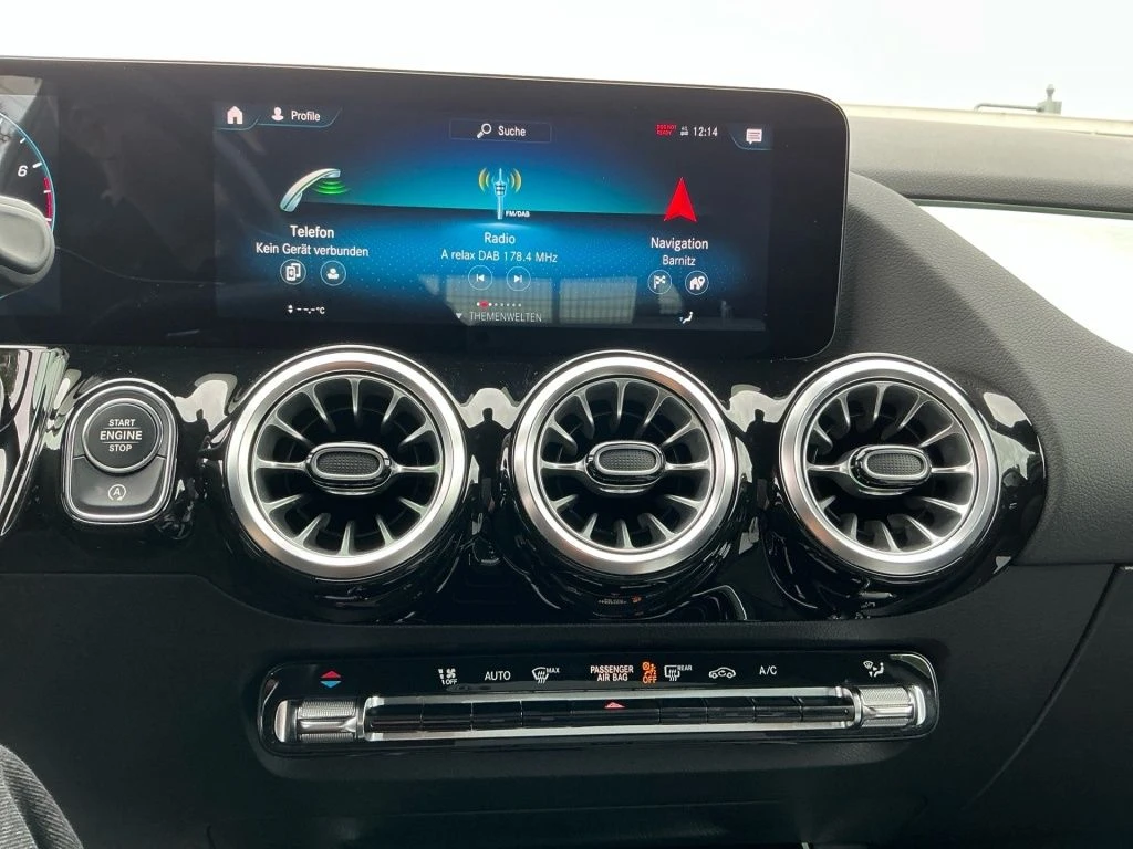 Mercedes-Benz-GLA 250-image-14