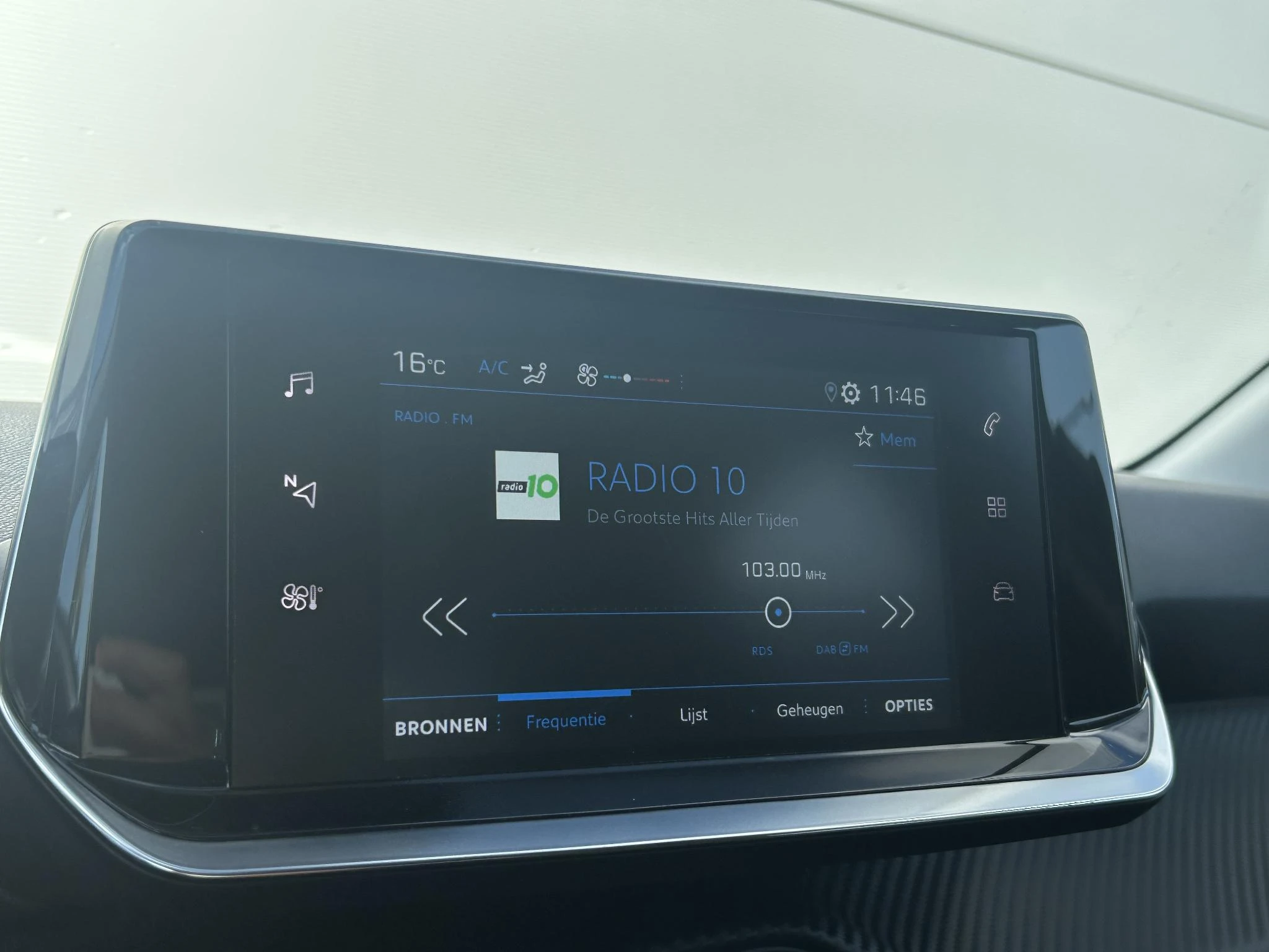 Peugeot-208-image-15