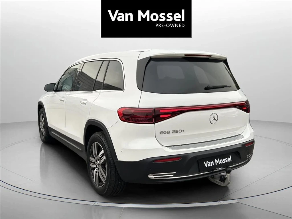 Mercedes-Benz-EQB-image-6